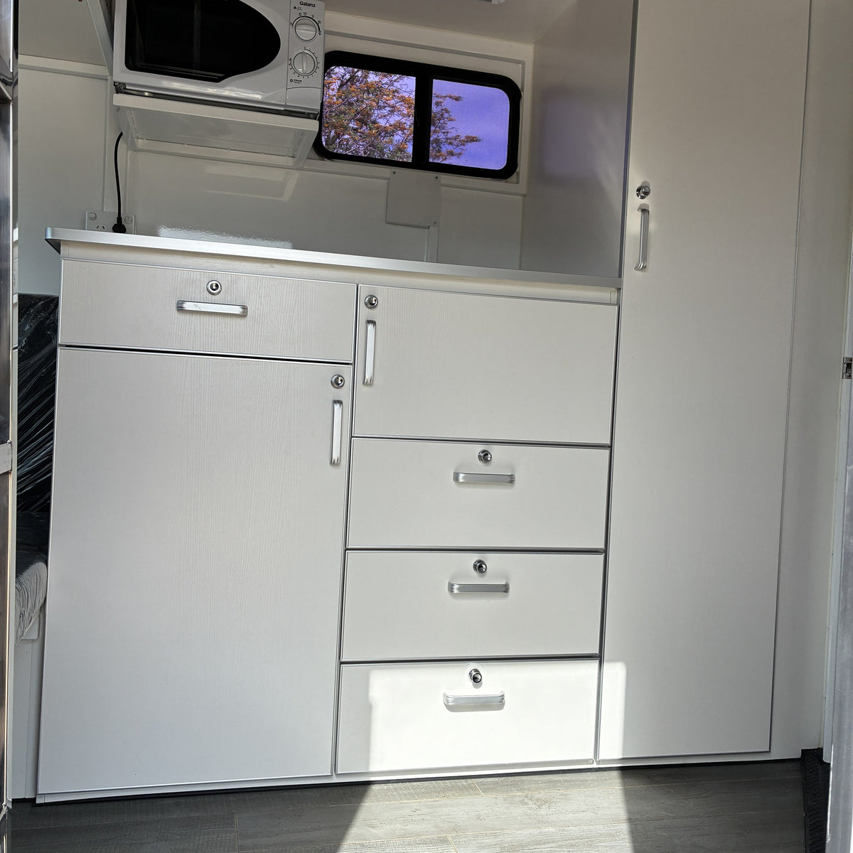 EuroFloat 781.A 2HAL Overnighter Compact Series 2.0 horse float, photo 28