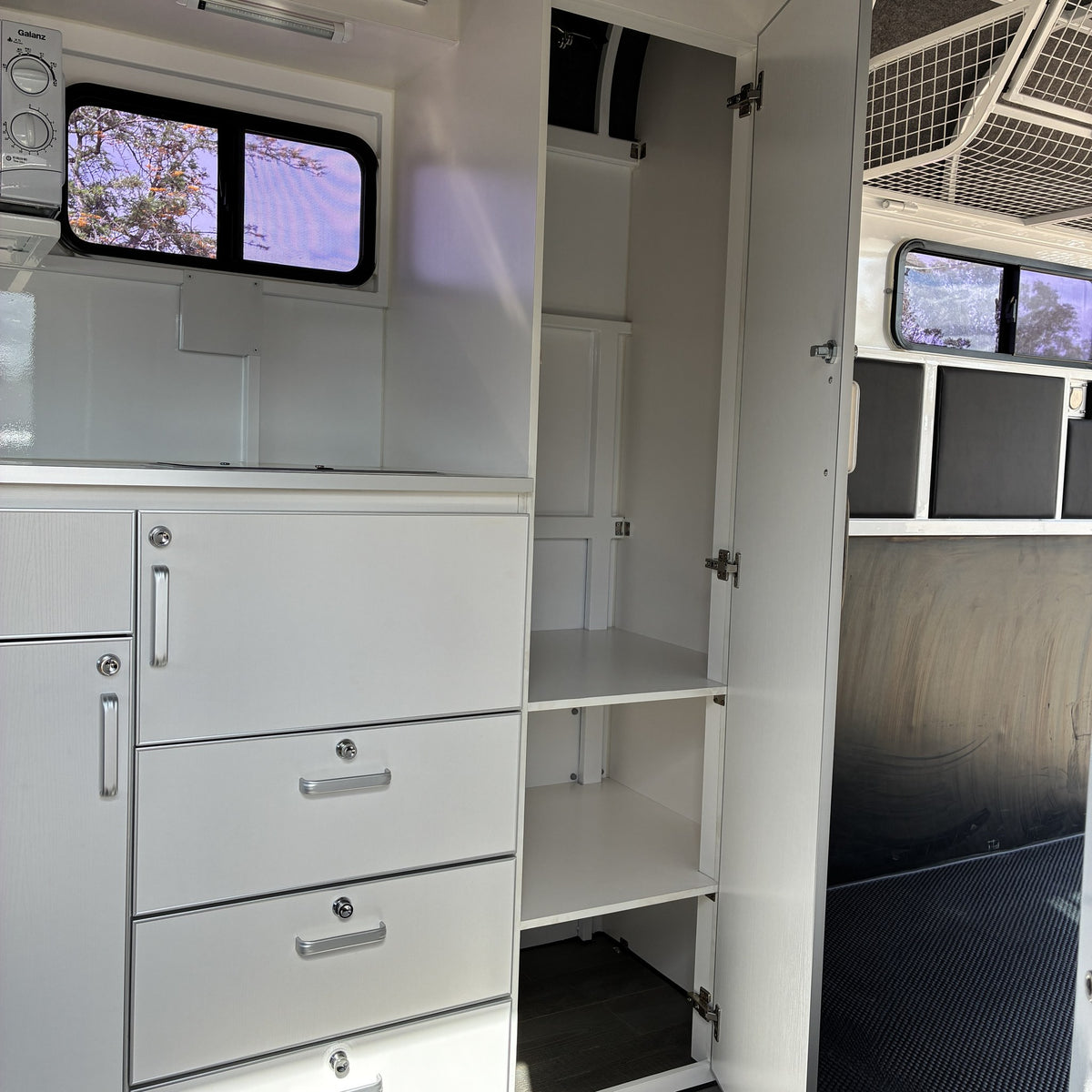 EuroFloat 781.A 2HAL Overnighter Compact Series 2.0 horse float, photo 31