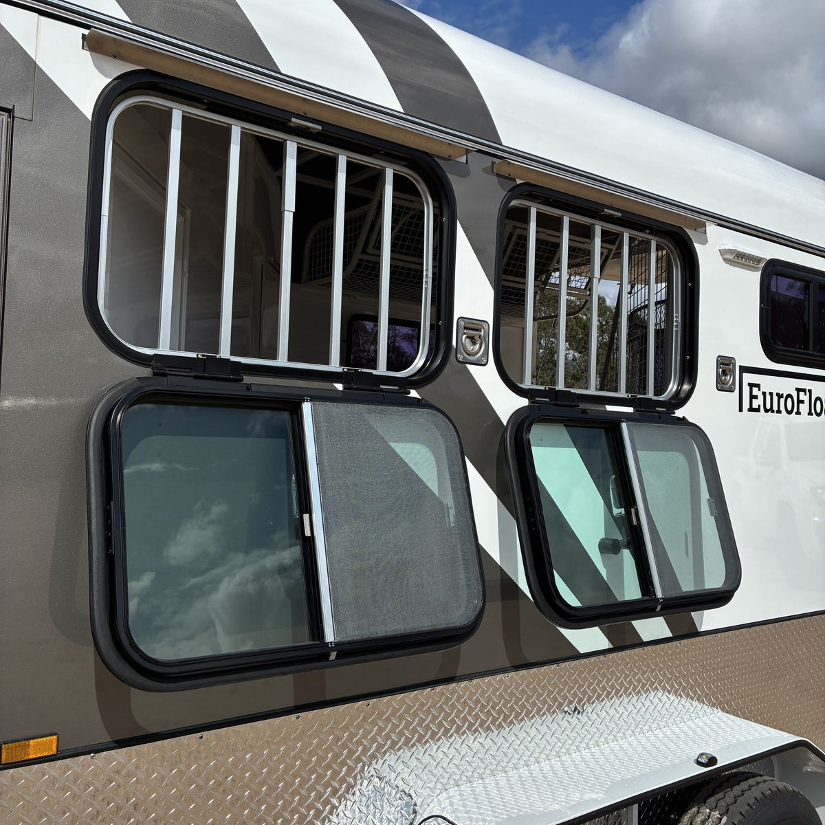 EuroFloat 781.A 2HAL Overnighter Compact Series 2.0 horse float, photo 41