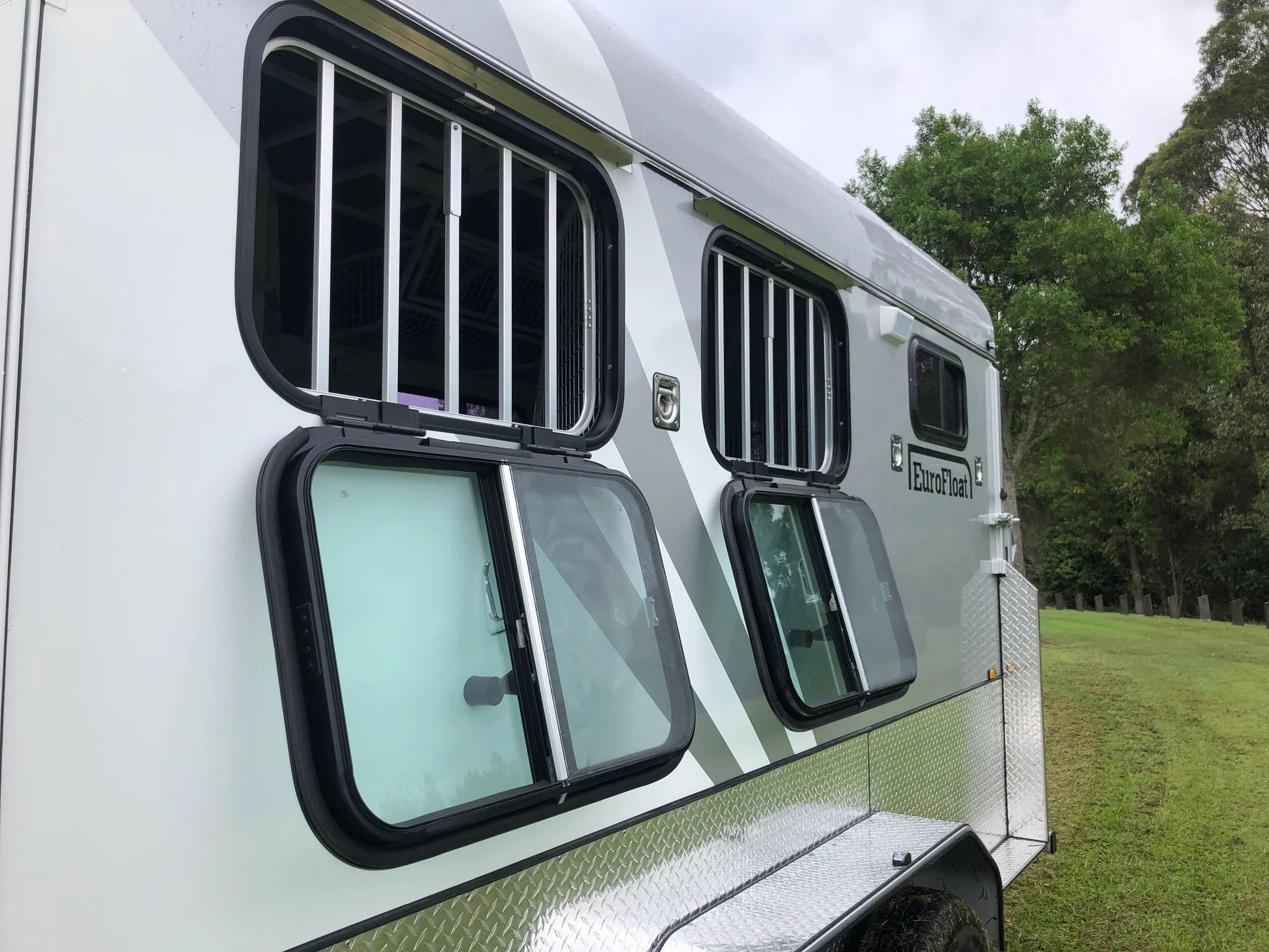 2 Horse Angle Load Camper Float Ultimate Overnighter SN 2.1