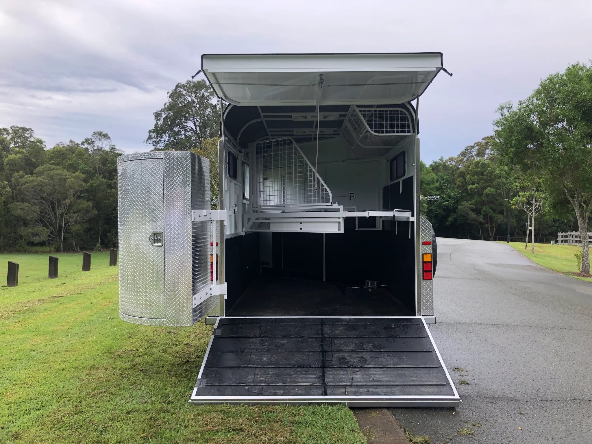 2 Horse Angle Load Camper Float Ultimate Overnighter SN 2.1