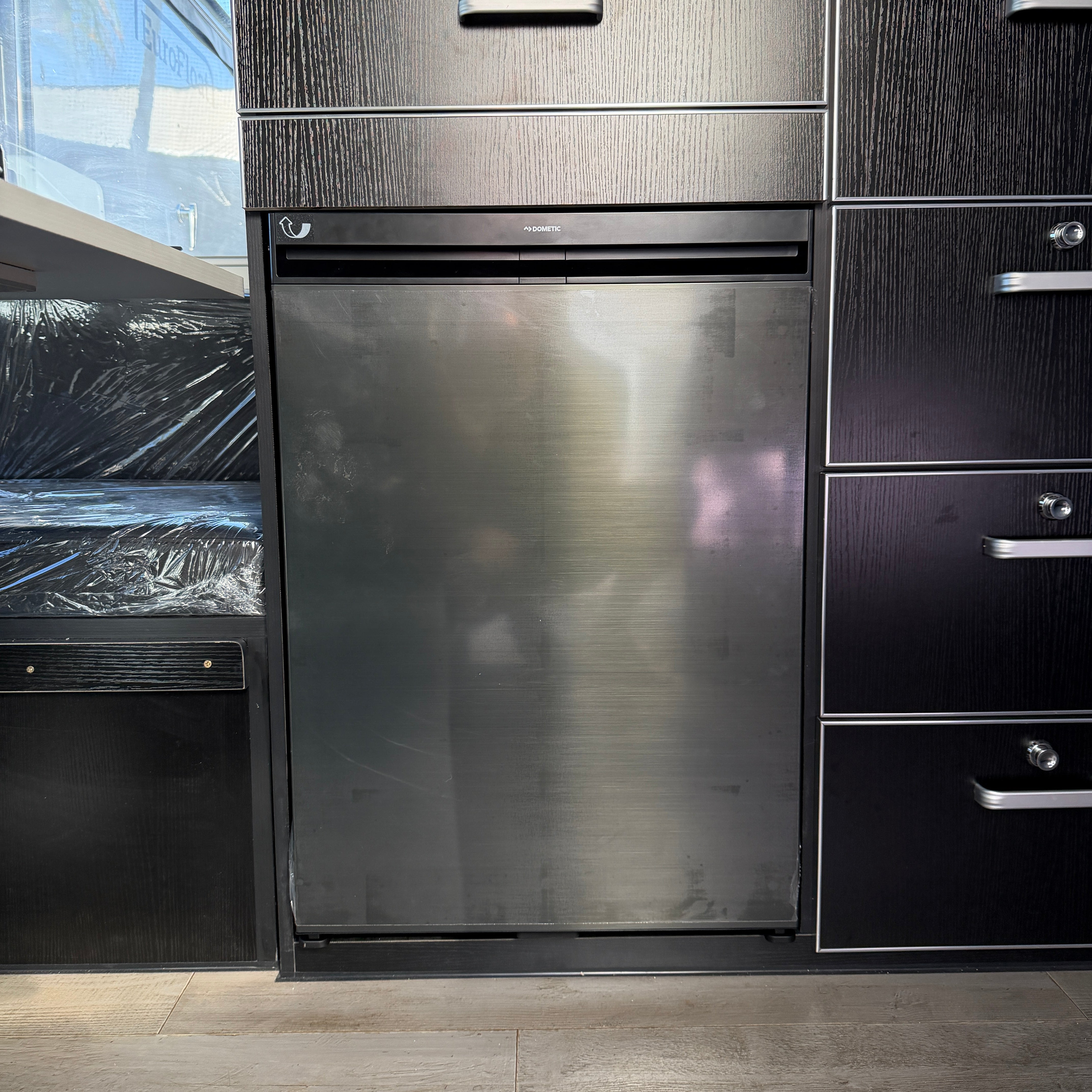 Dometic Fridge 12/240v