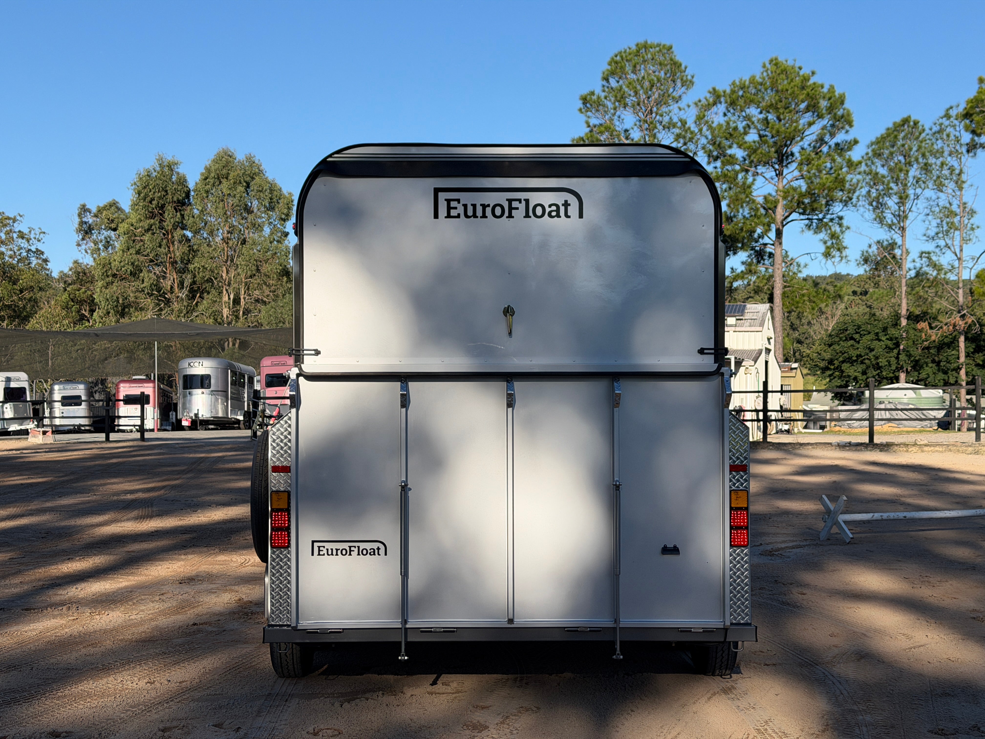 2 Horse Angle Load Camper Float L860 SN Eventer