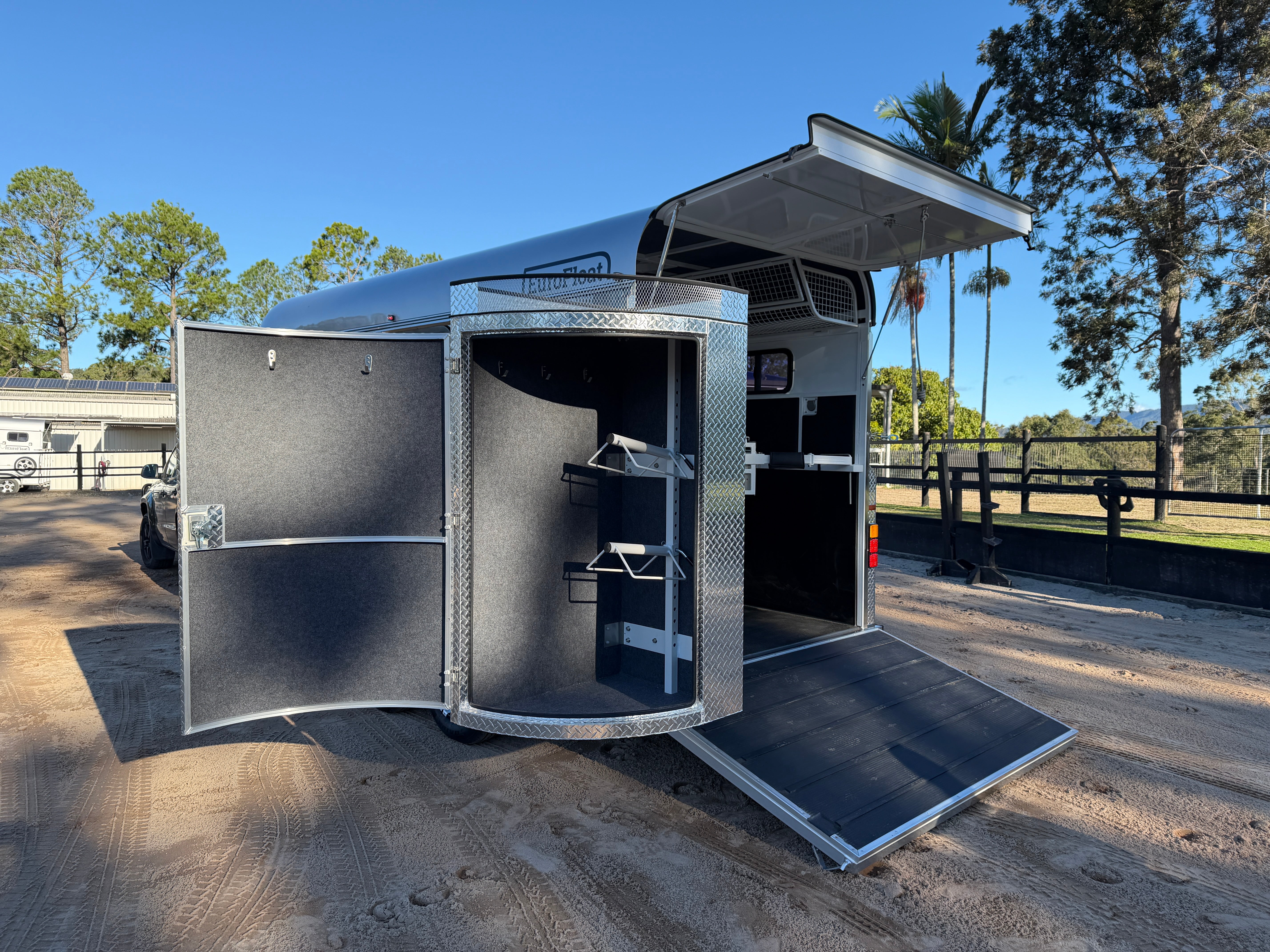 2 Horse Angle Load Camper Float L860 SN Eventer