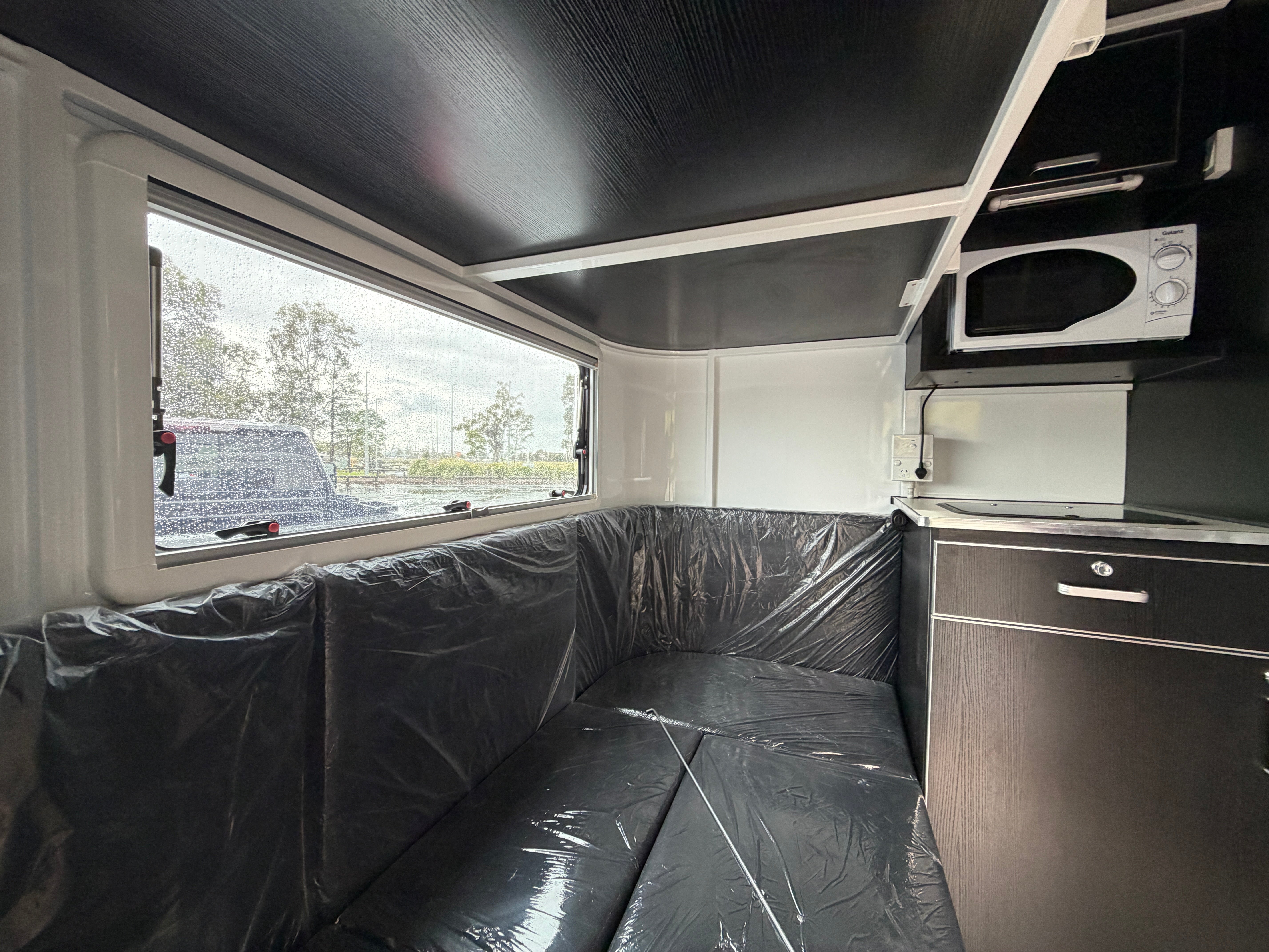 3 Horse Angle Load Camper Float Ultimate Overnighter SN 3.1