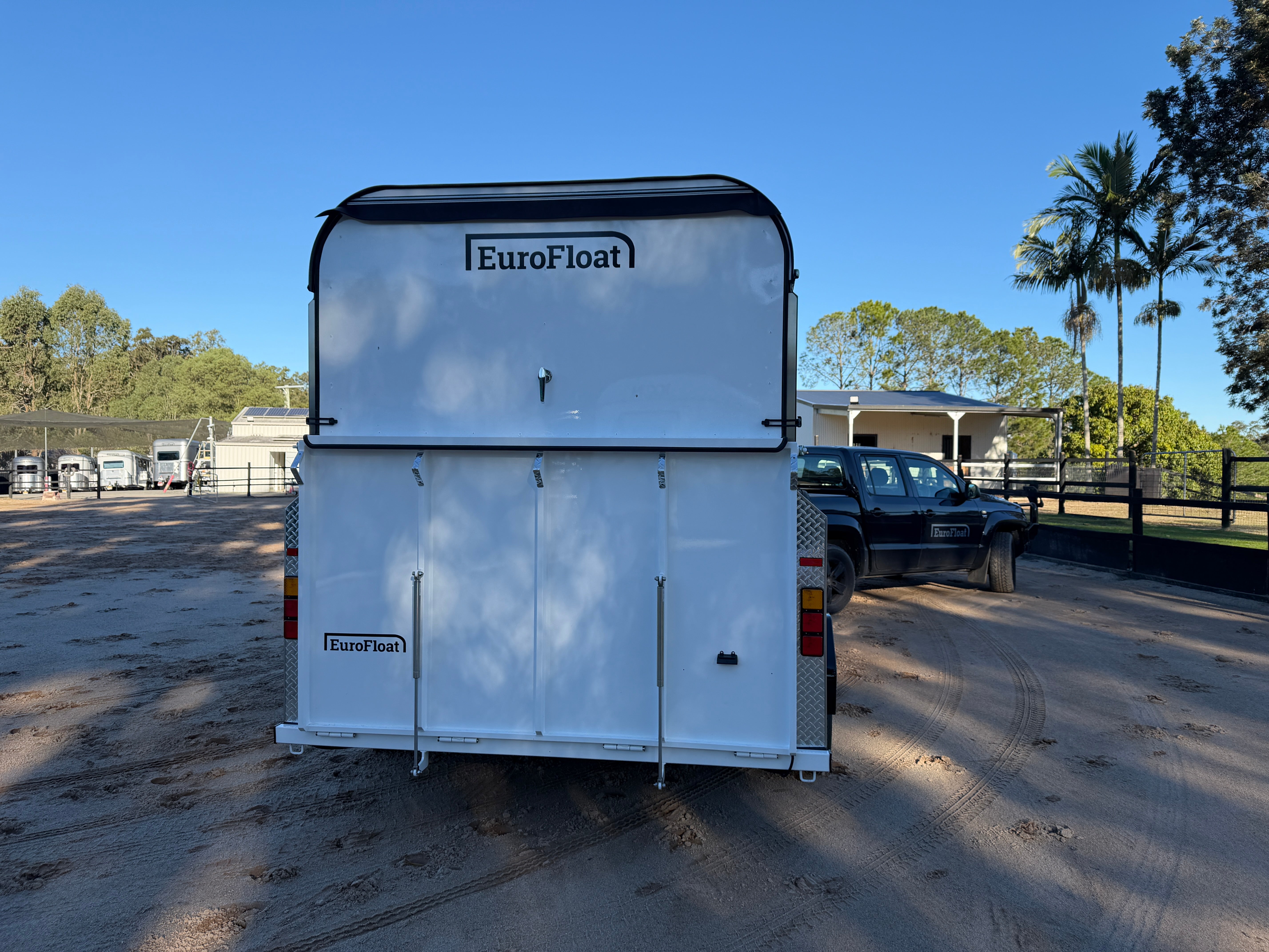 2 Horse Angle Load Camper Float Compact Overnighter SN 2.1 746.B