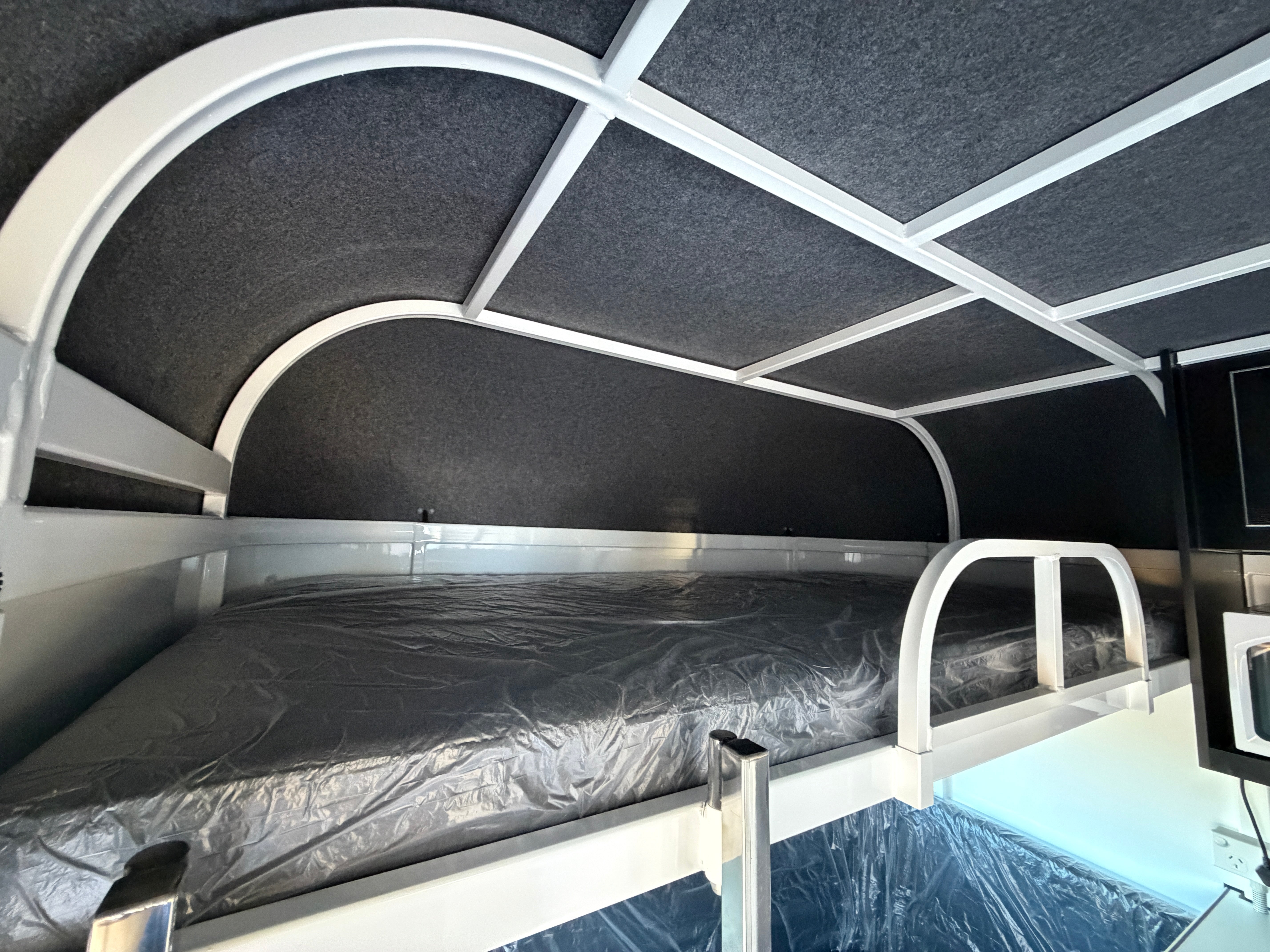 2 Horse Angle Load Camper Float Compact Overnighter SN 2.1 746.B