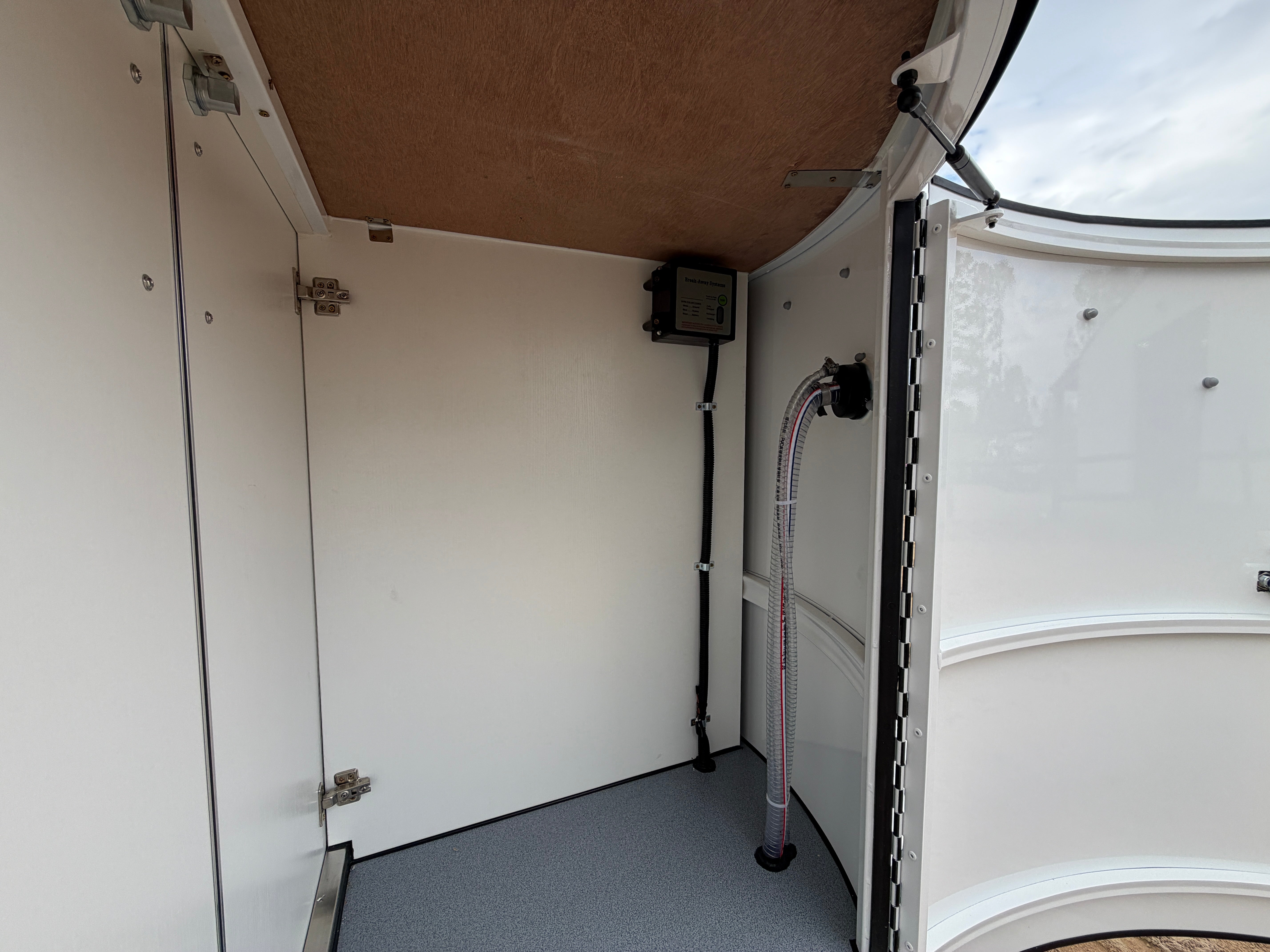 2 Horse Straight Load Camper Float L500 RN