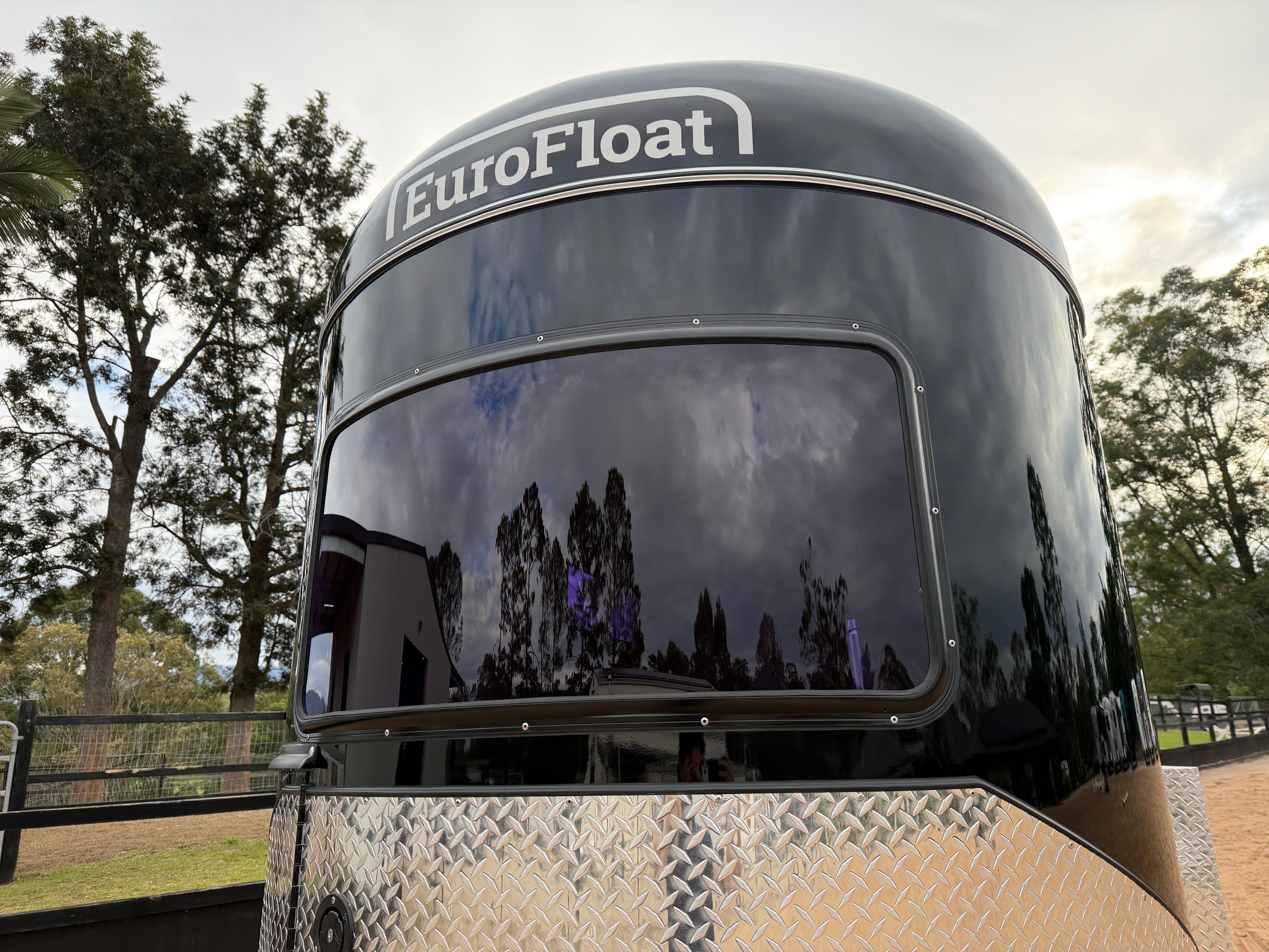 2 Horse Straight Load Camper Float L500 RN