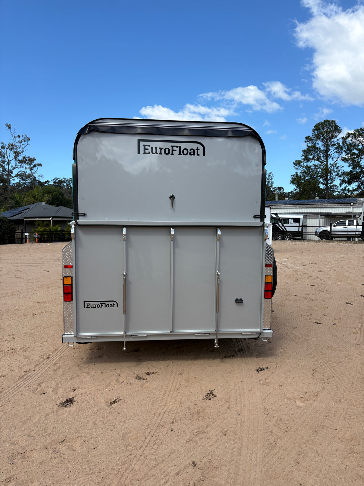 2 Horse Angle Load Camper Float Mid Overnighter SN 2.0