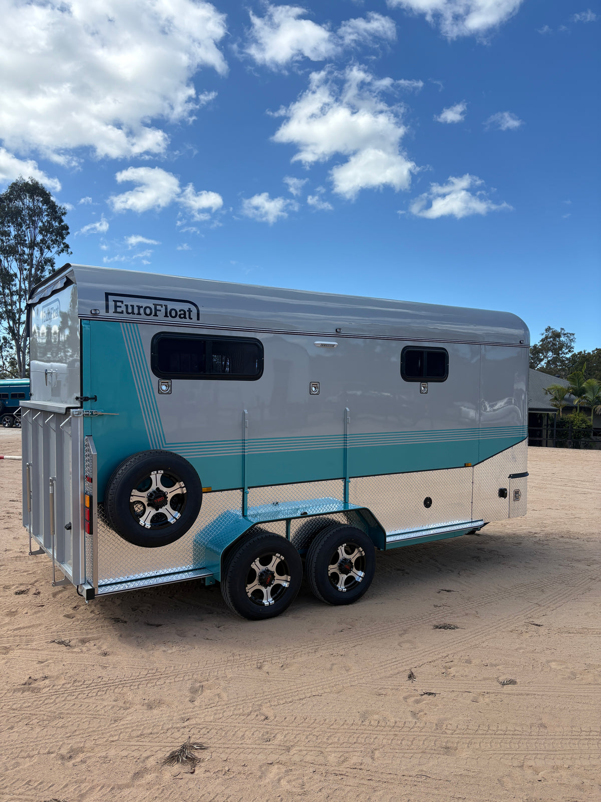2 Horse Angle Load Camper Float Mid Overnighter SN 2.0
