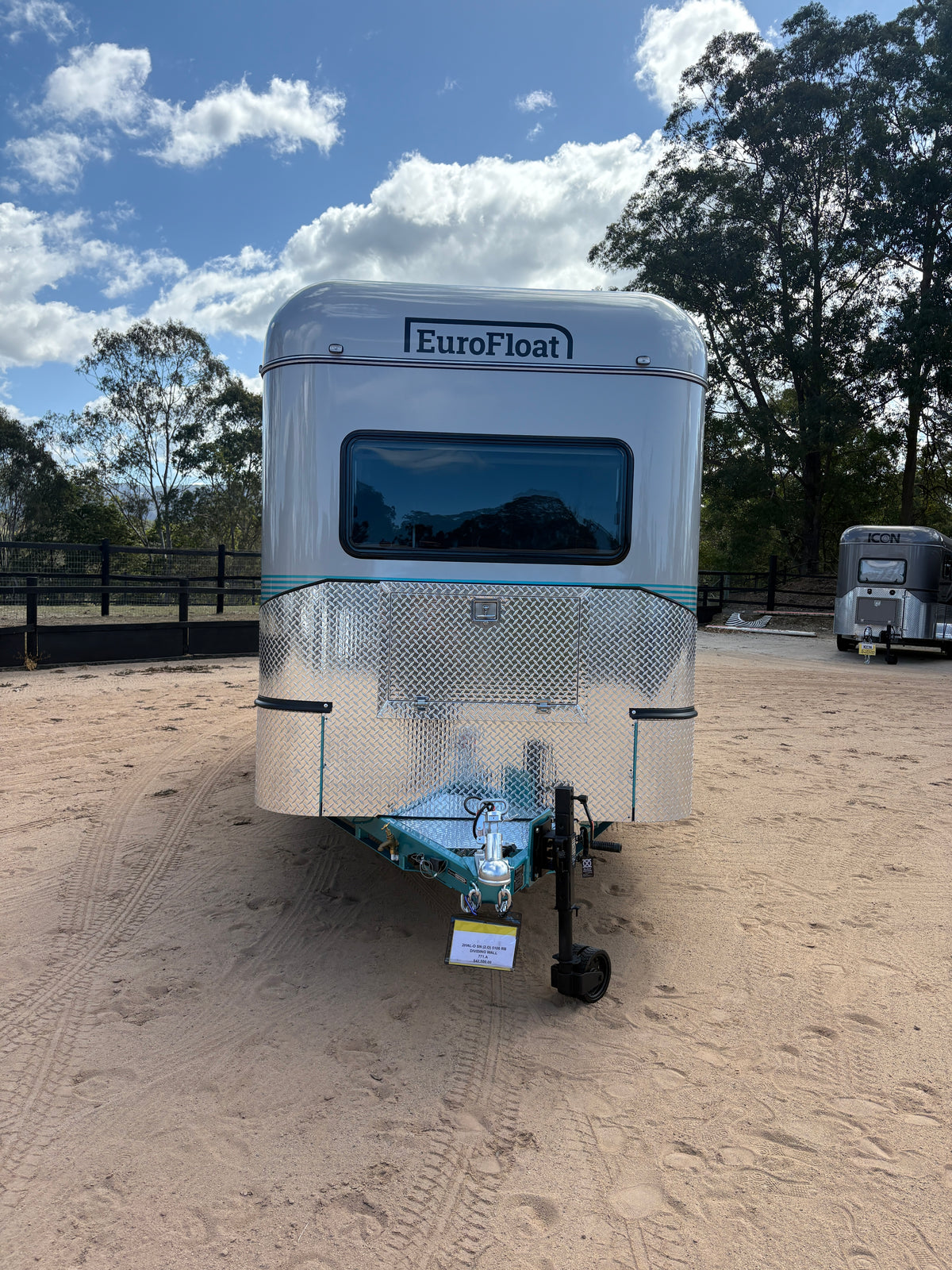 2 Horse Angle Load Camper Float Mid Overnighter SN 2.0