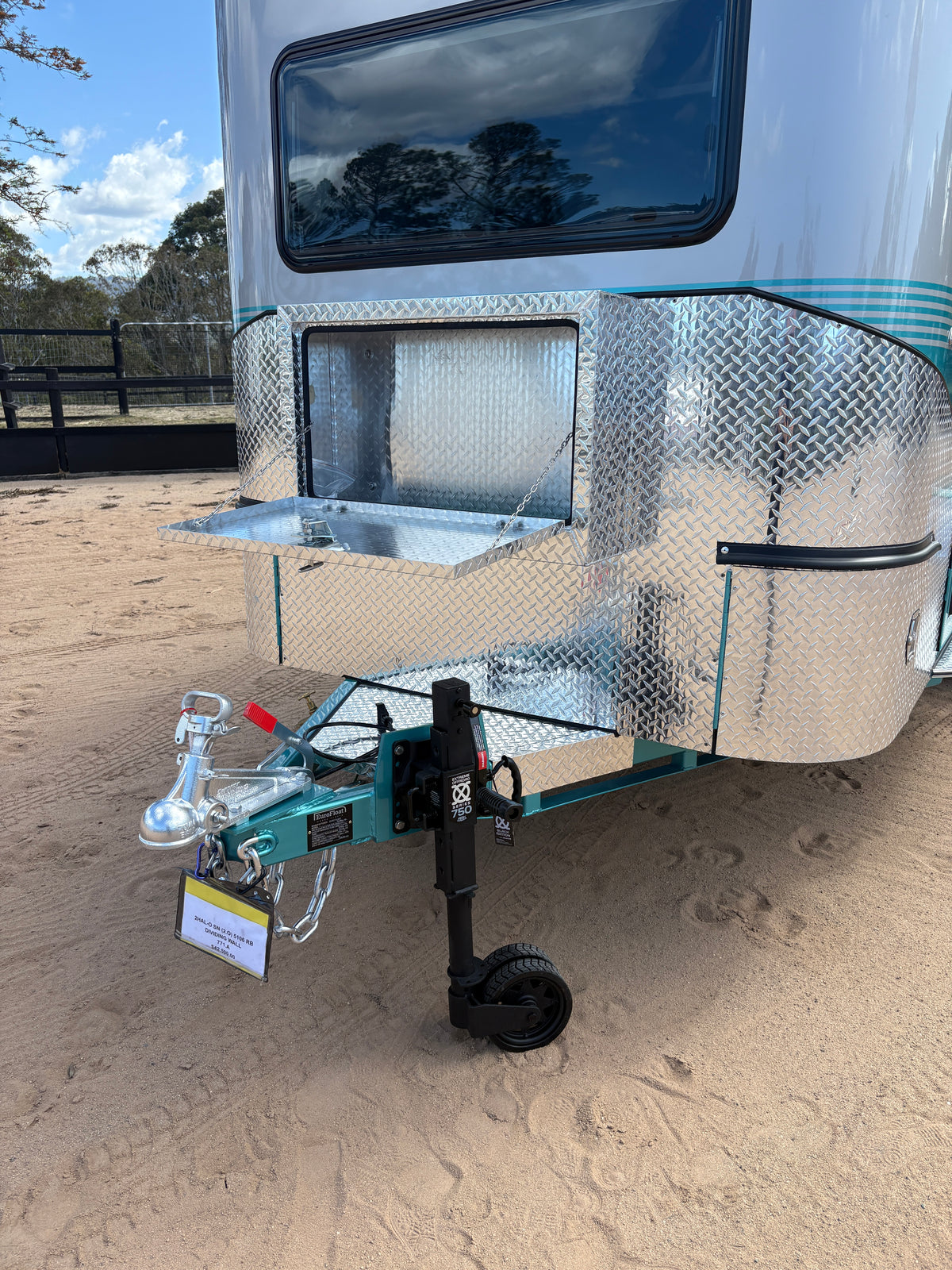 2 Horse Angle Load Camper Float Mid Overnighter SN 2.0