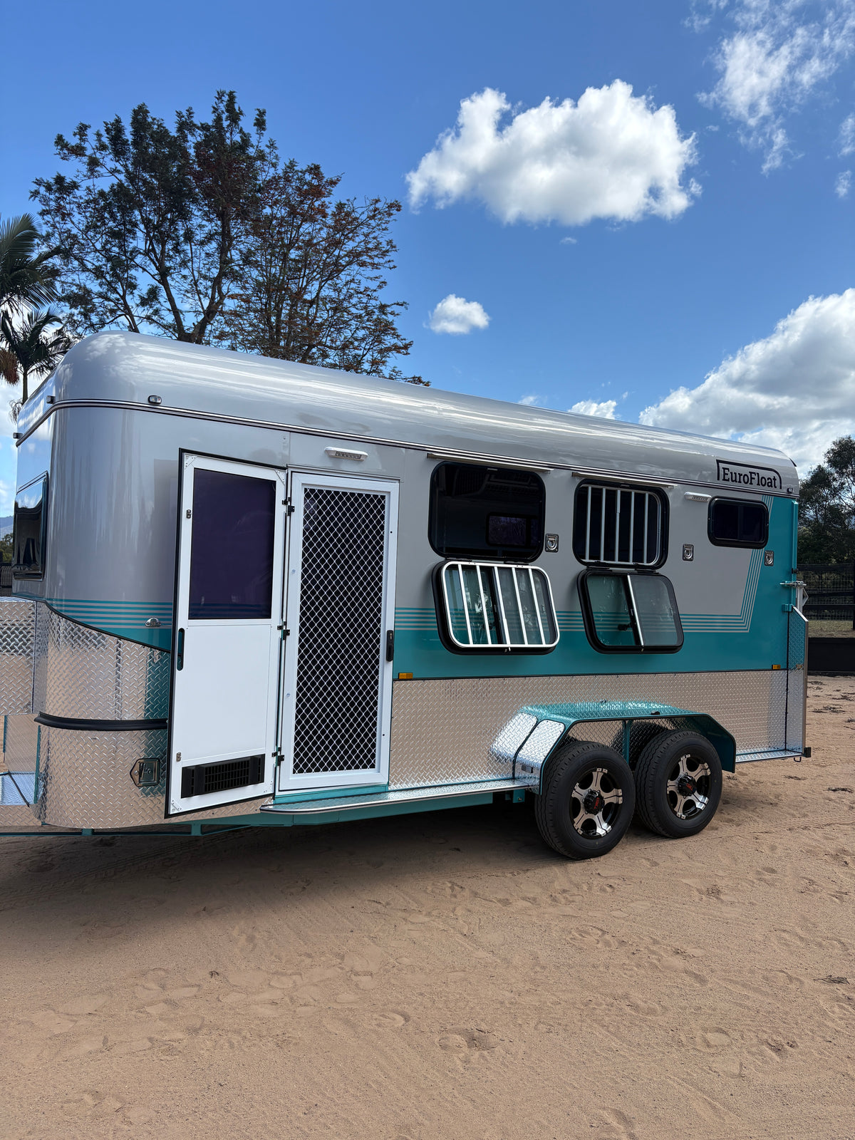 2 Horse Angle Load Camper Float Mid Overnighter SN 2.0