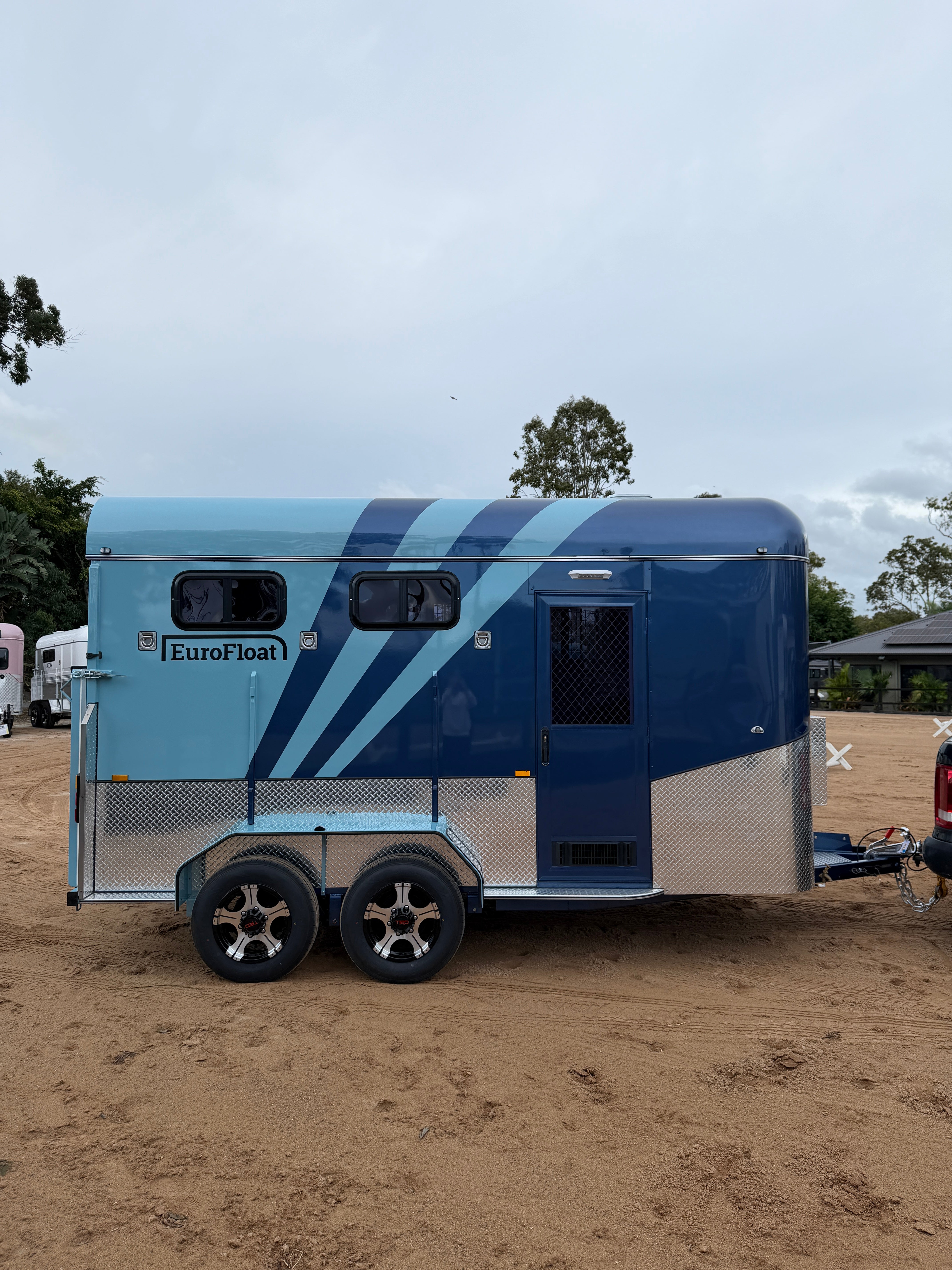 2 Horse Angle Load Camper Float L860 SN