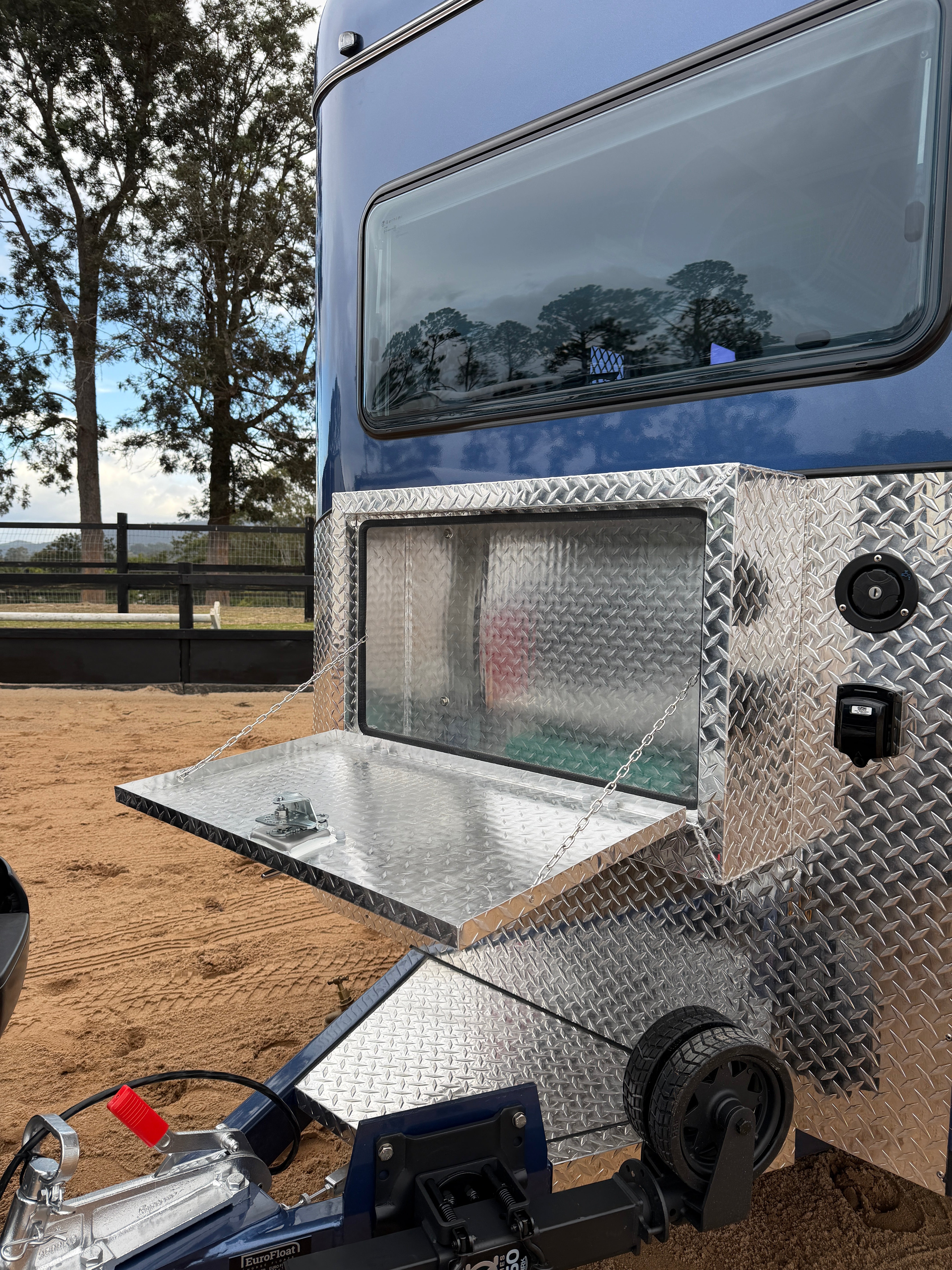 2 Horse Angle Load Camper Float L860 SN