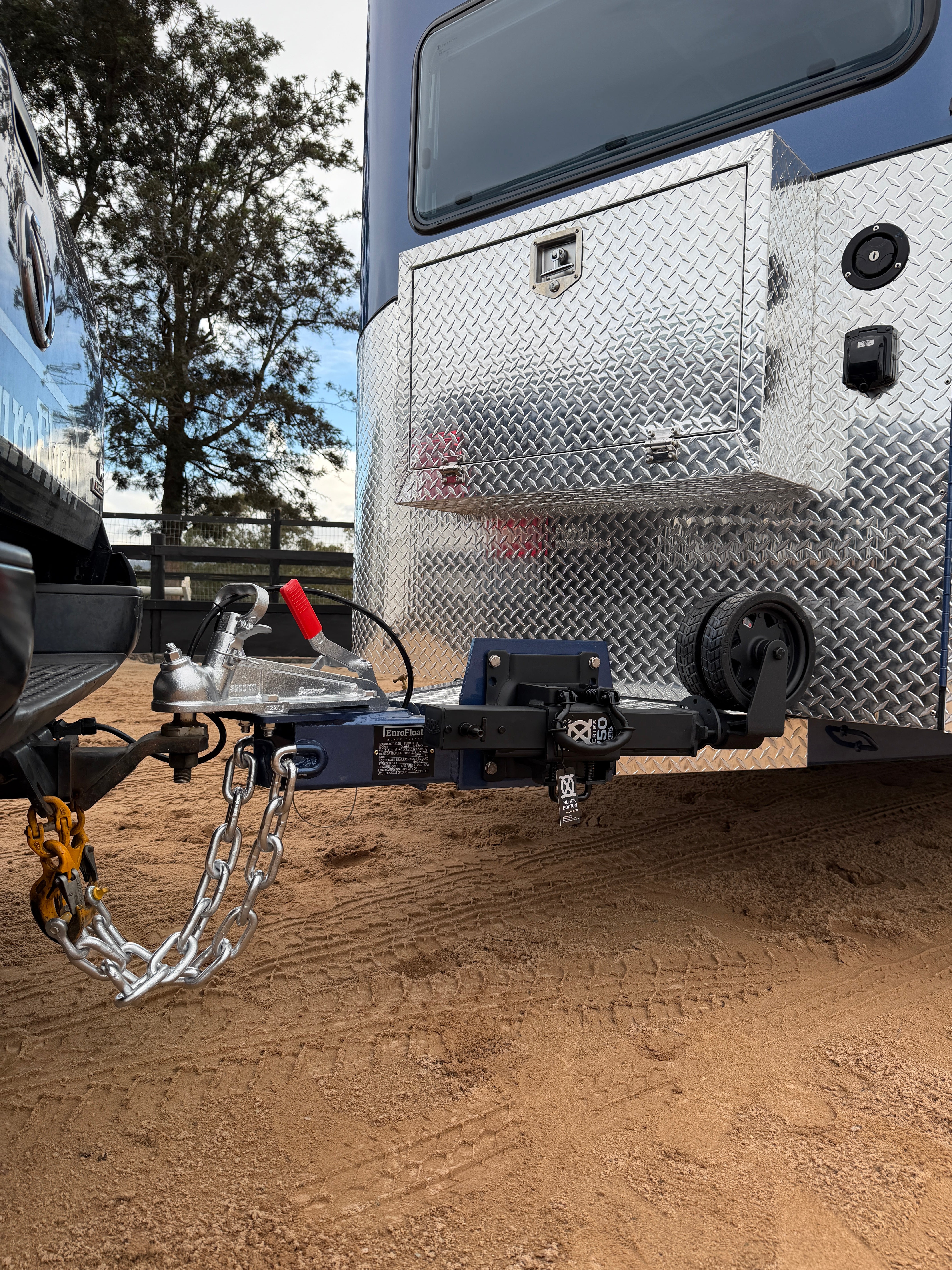 2 Horse Angle Load Camper Float L860 SN