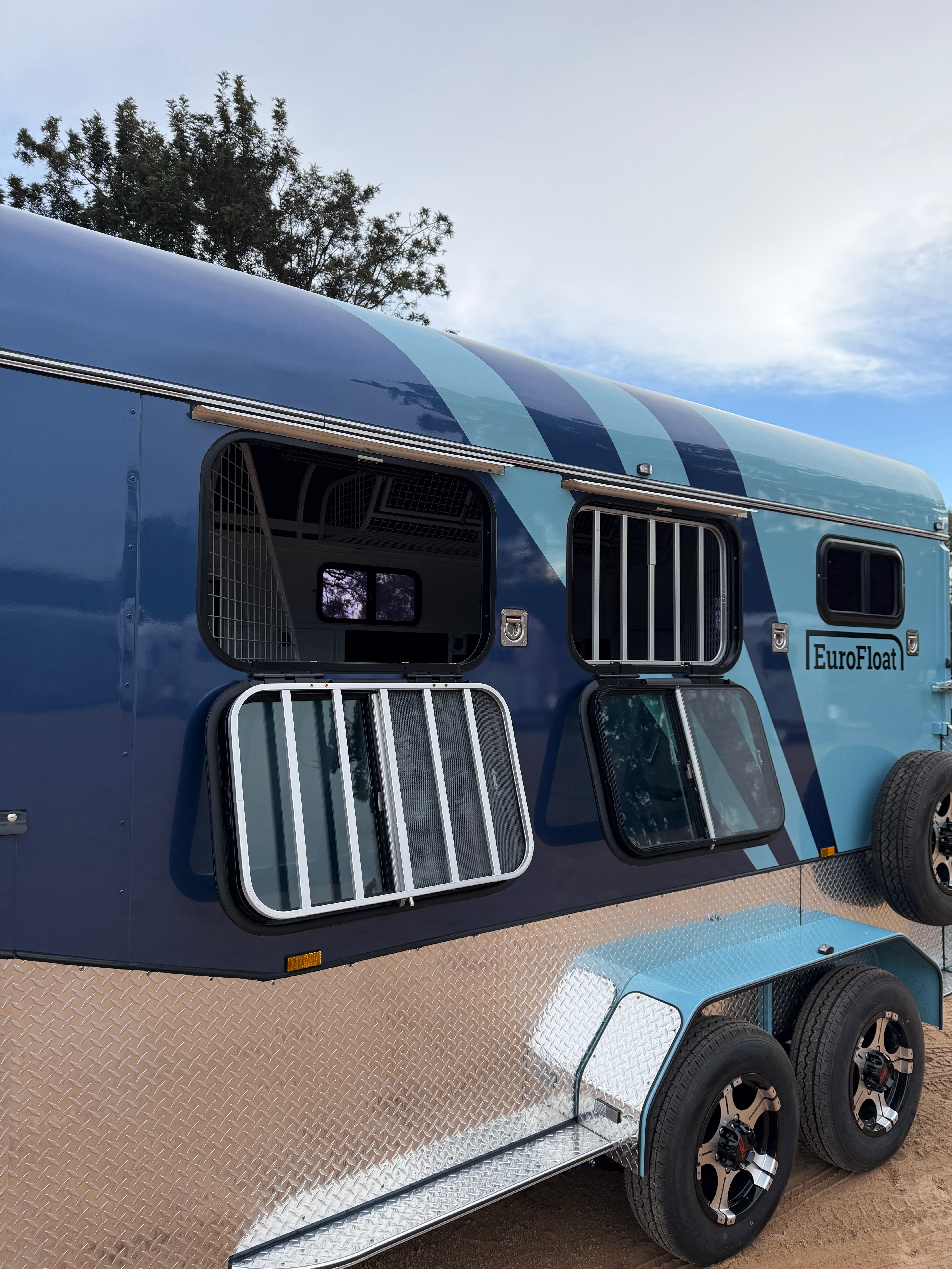 2 Horse Angle Load Camper Float L860 SN
