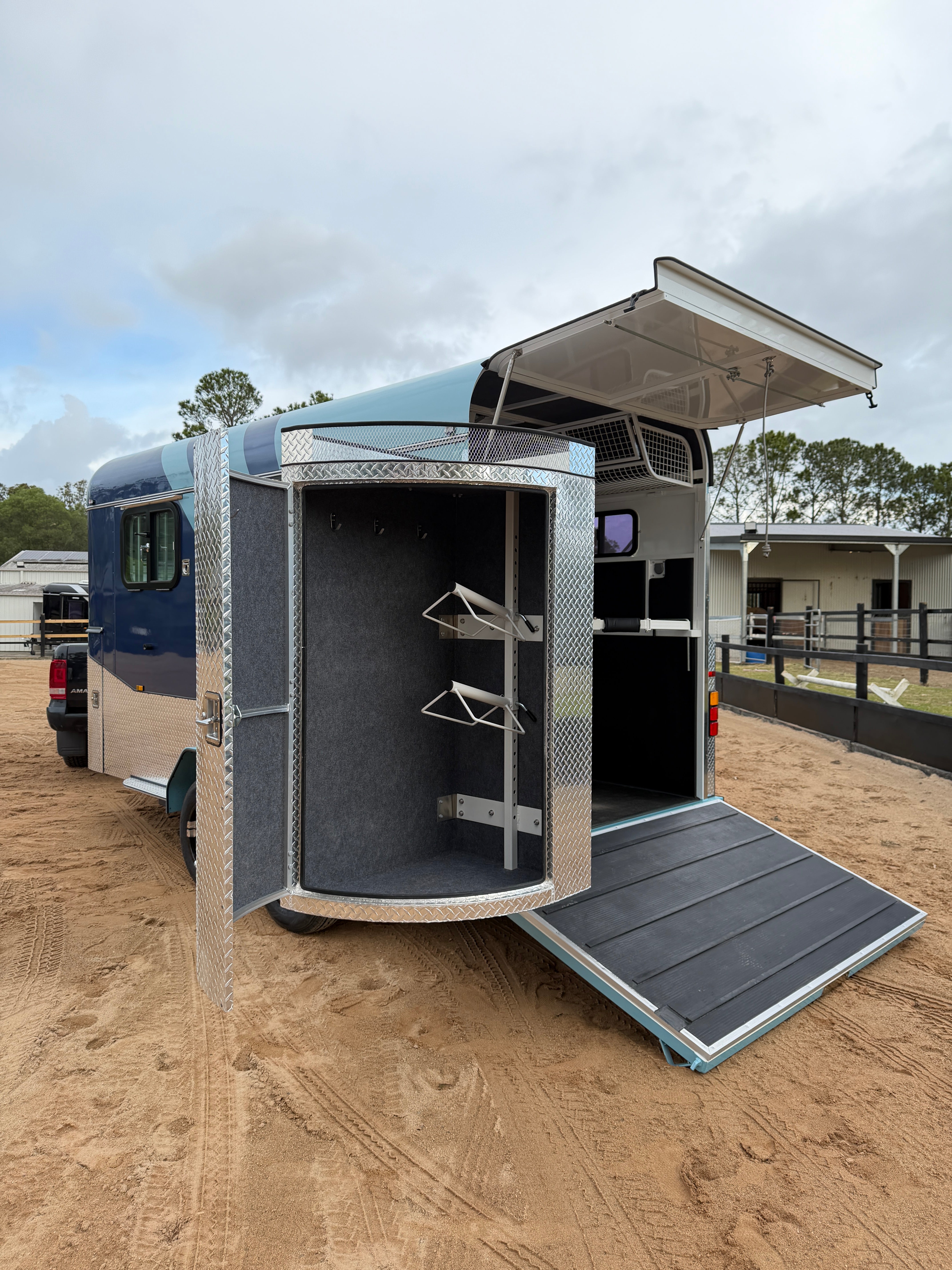 2 Horse Angle Load Camper Float L860 SN