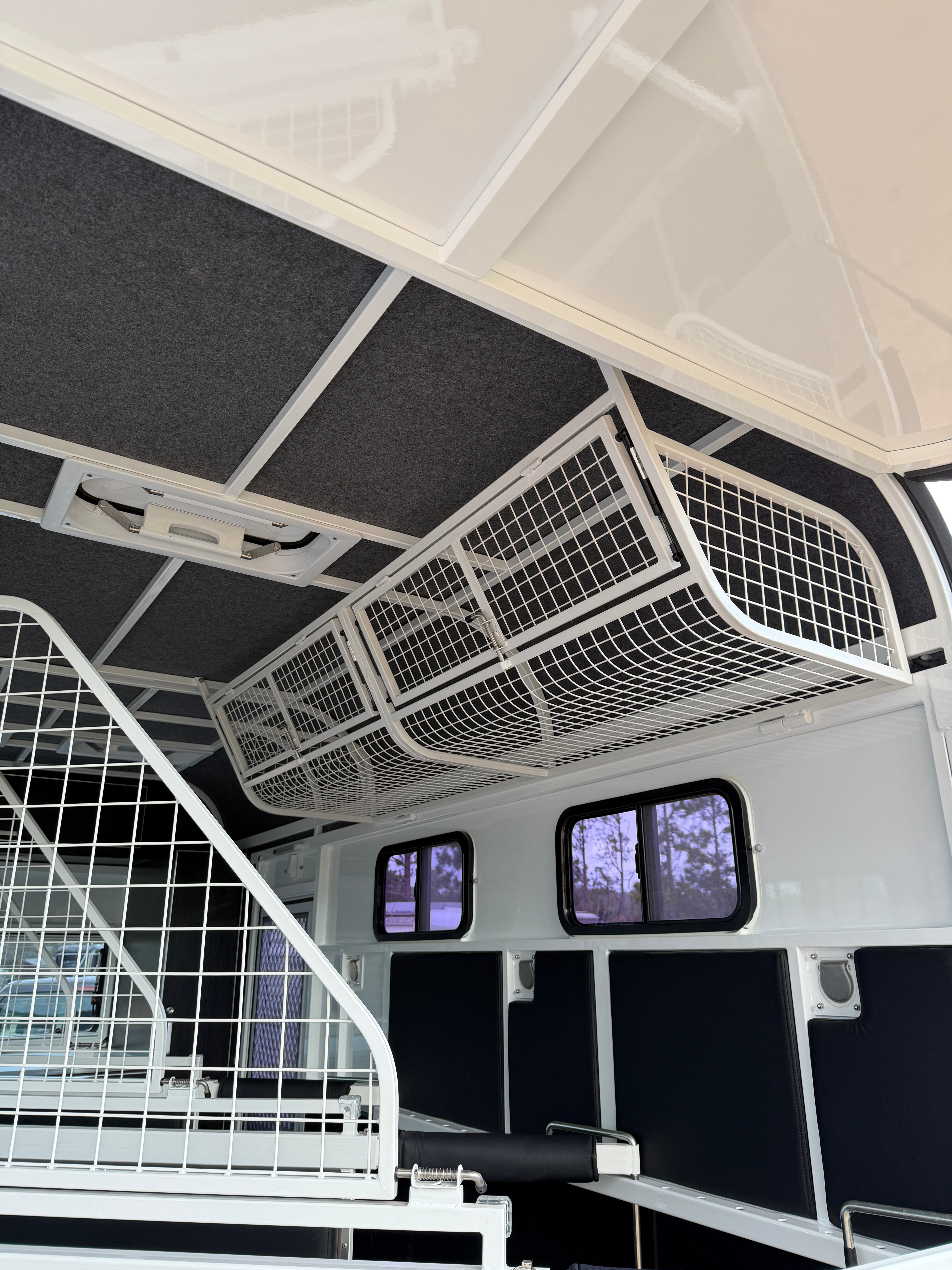 2 Horse Angle Load Camper Float L860 SN