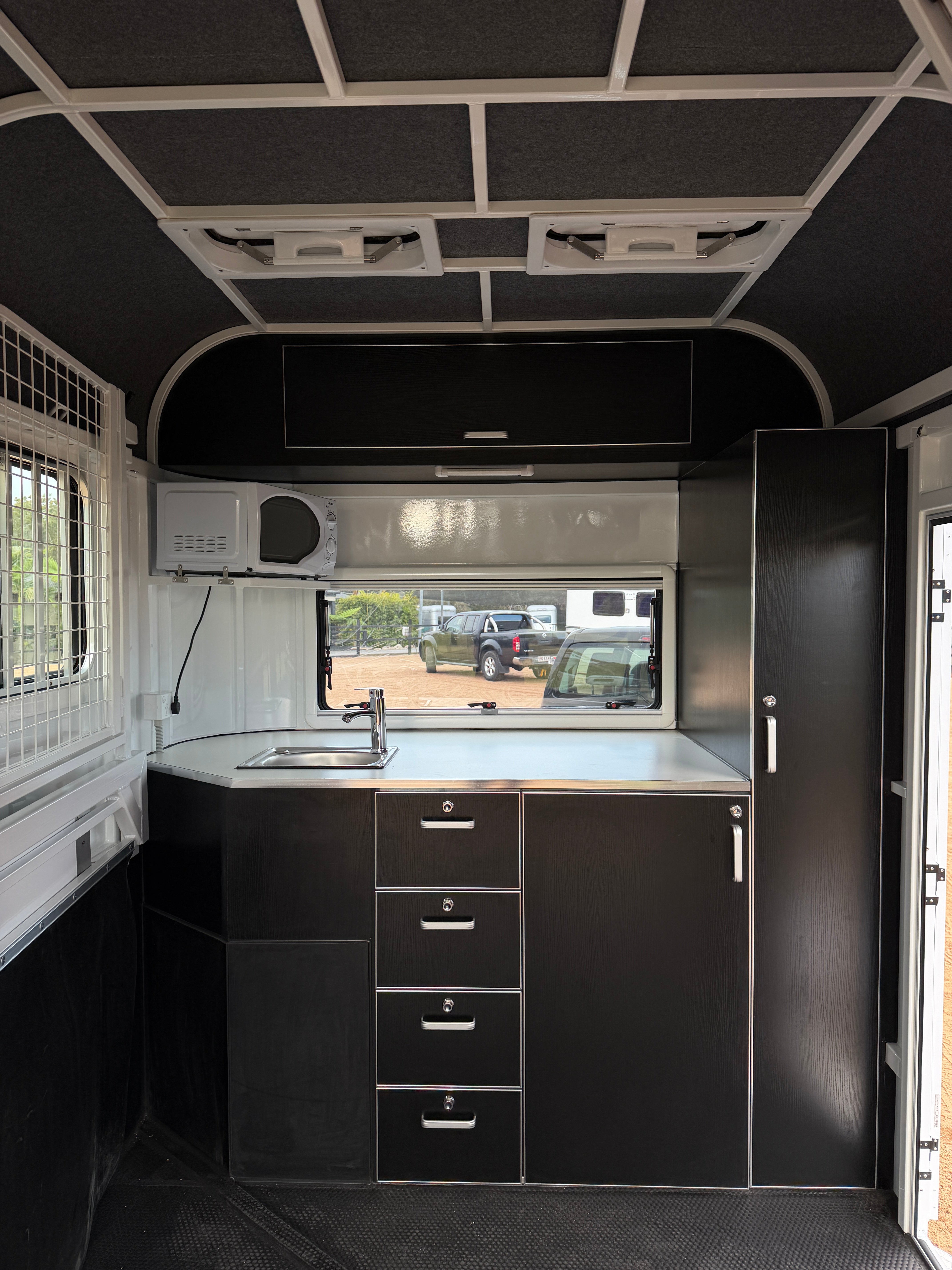 2 Horse Angle Load Camper Float L860 SN