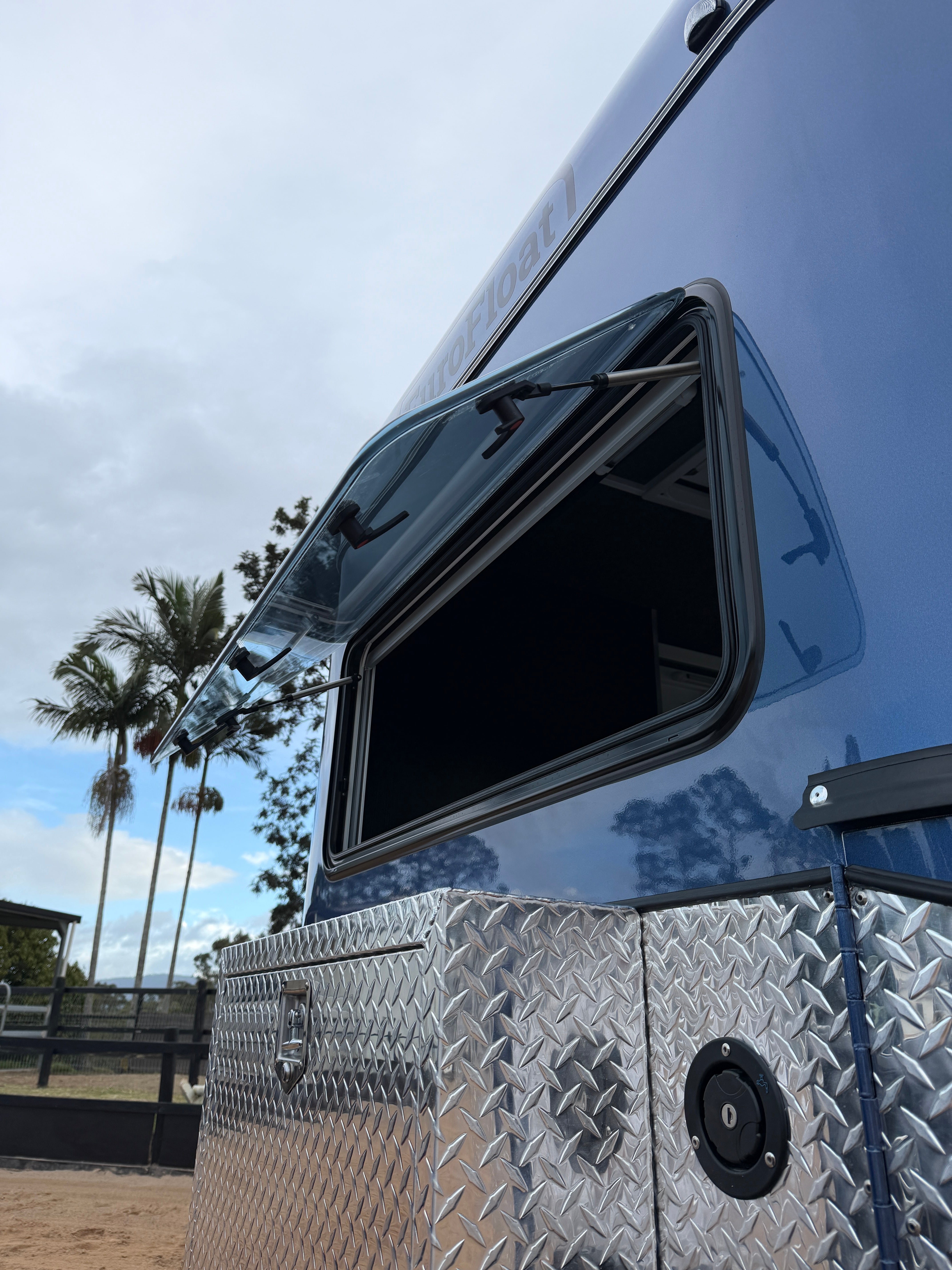 2 Horse Angle Load Camper Float L860 SN