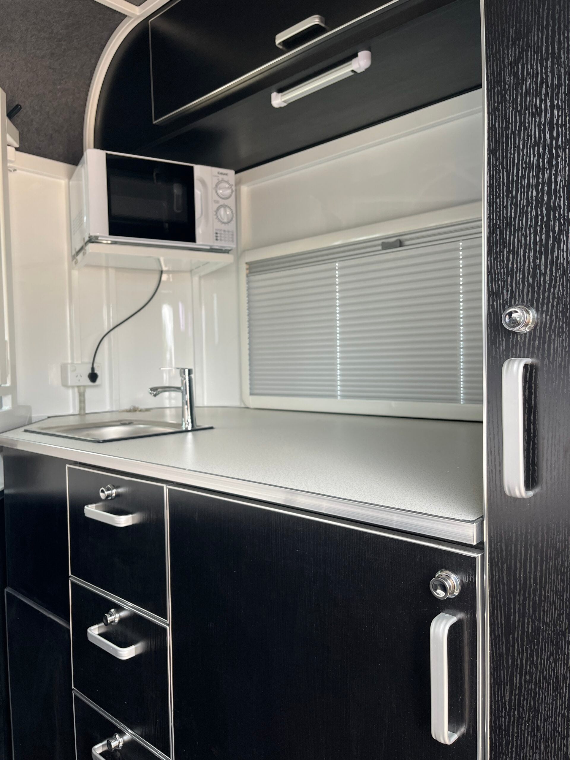 2HAL-L860 SN Prestige Series Deluxe Package