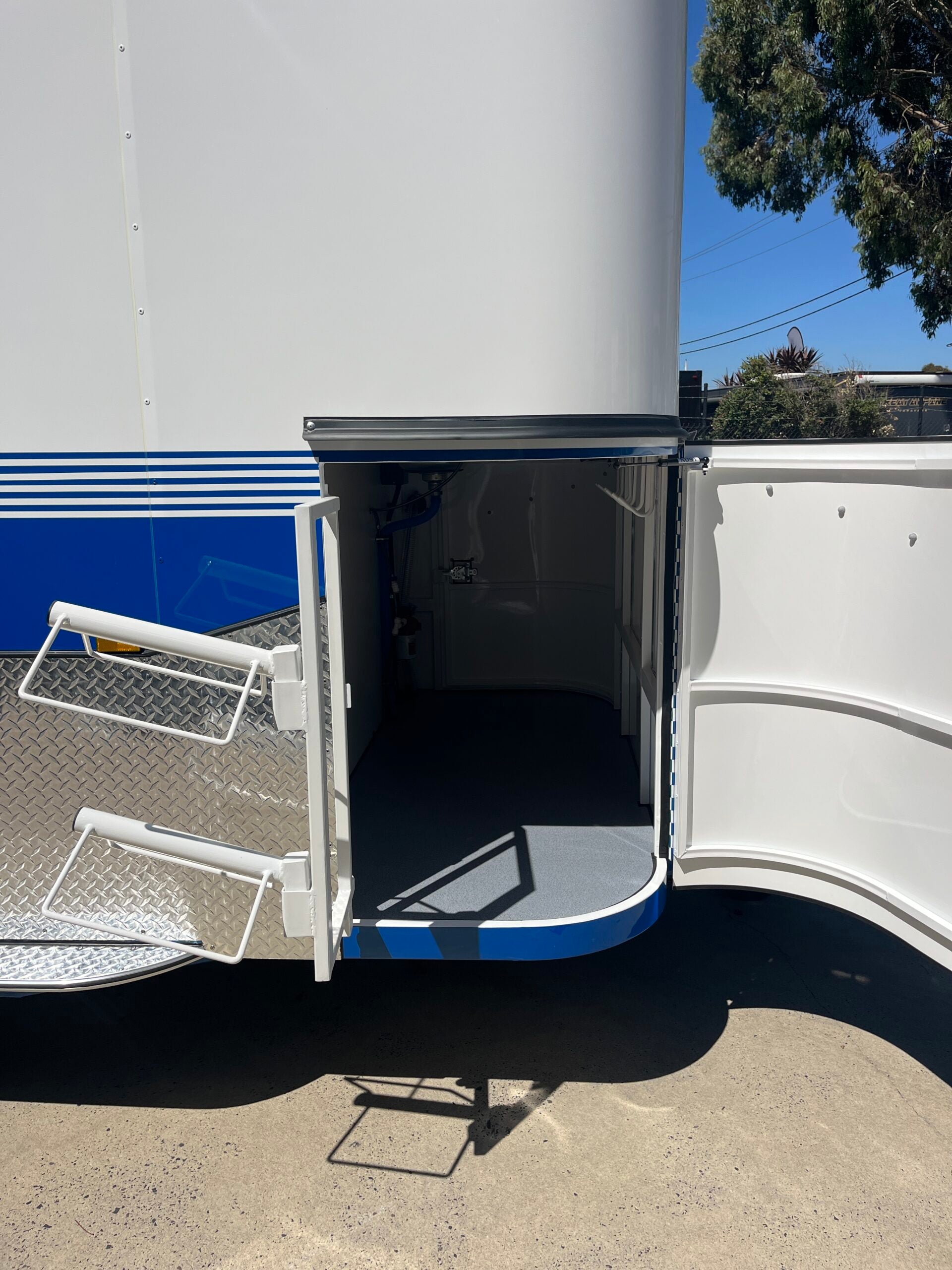 2HSL-L600 SN WB Prestige Series Standard Package