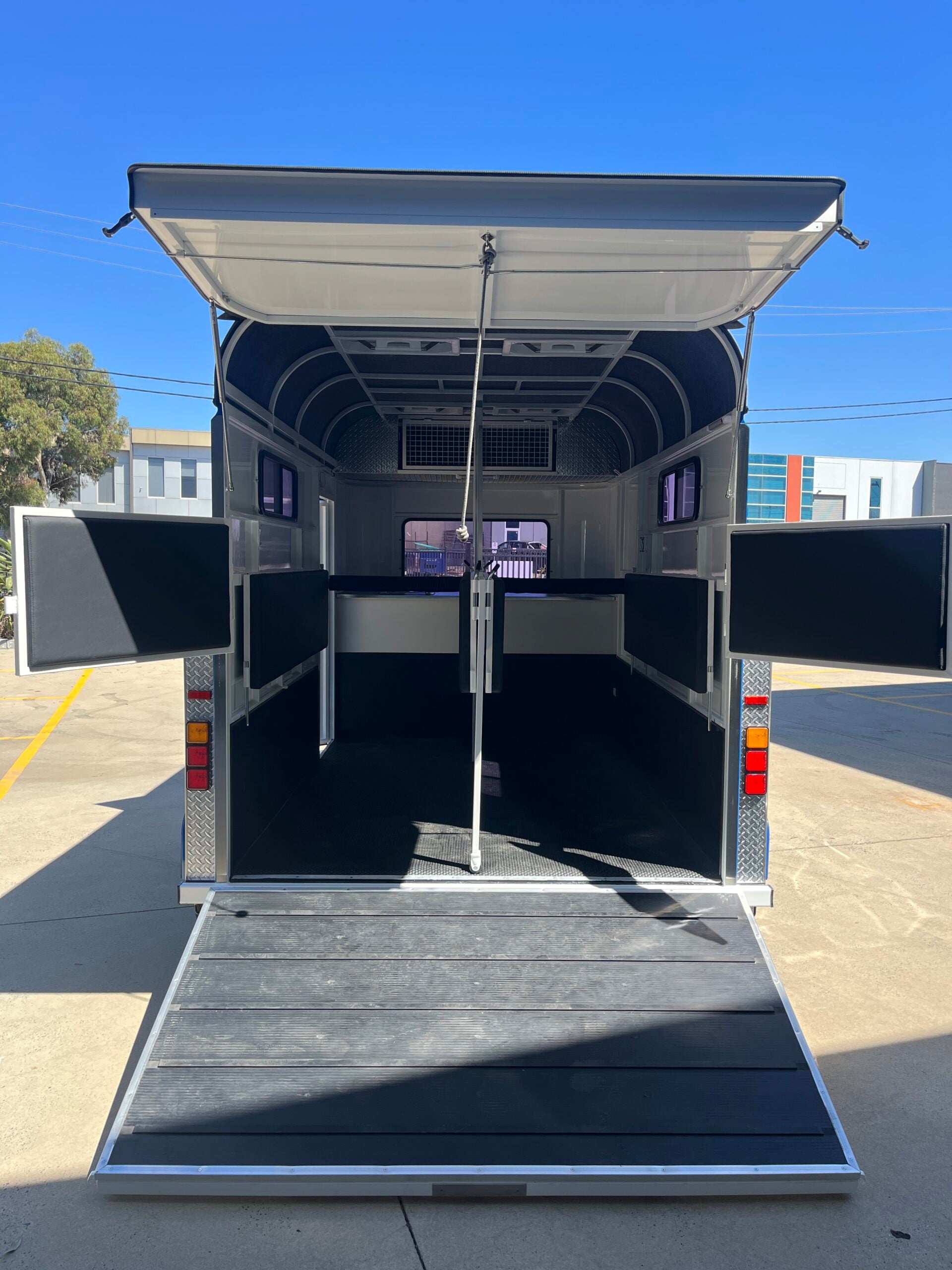 2HSL-L600 SN WB Prestige Series Standard Package
