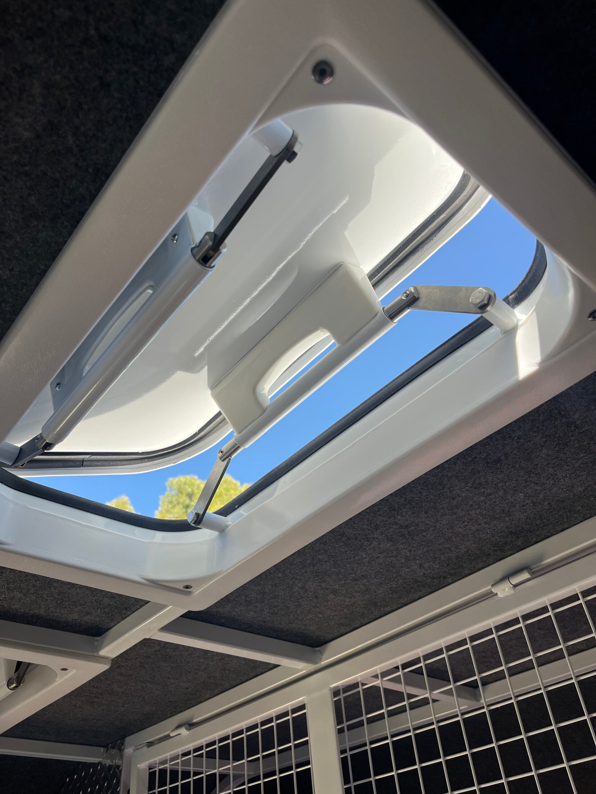 2HSL-L600 SN WB Prestige Series Standard Package