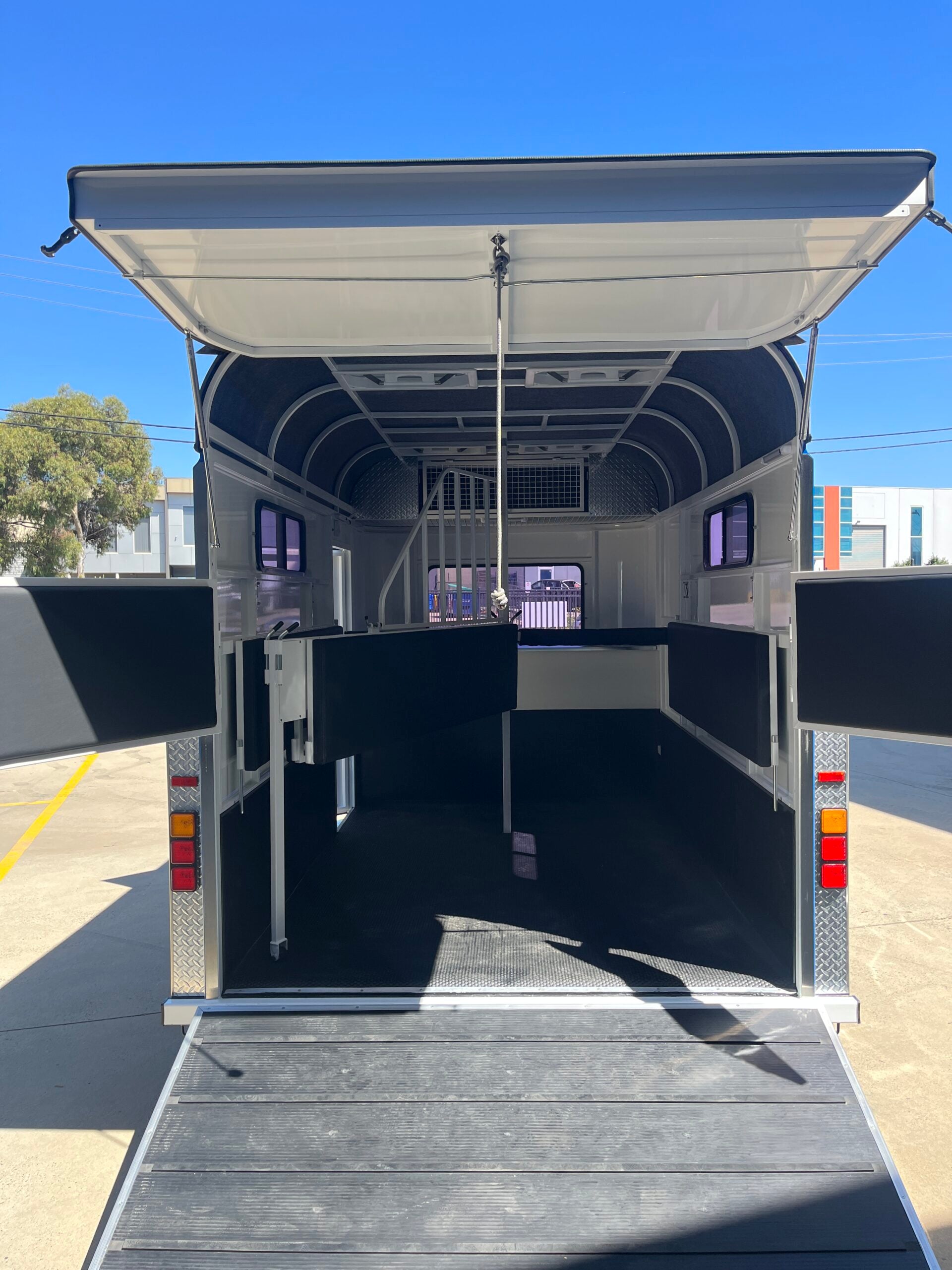 2HSL-L600 SN WB Prestige Series Standard Package