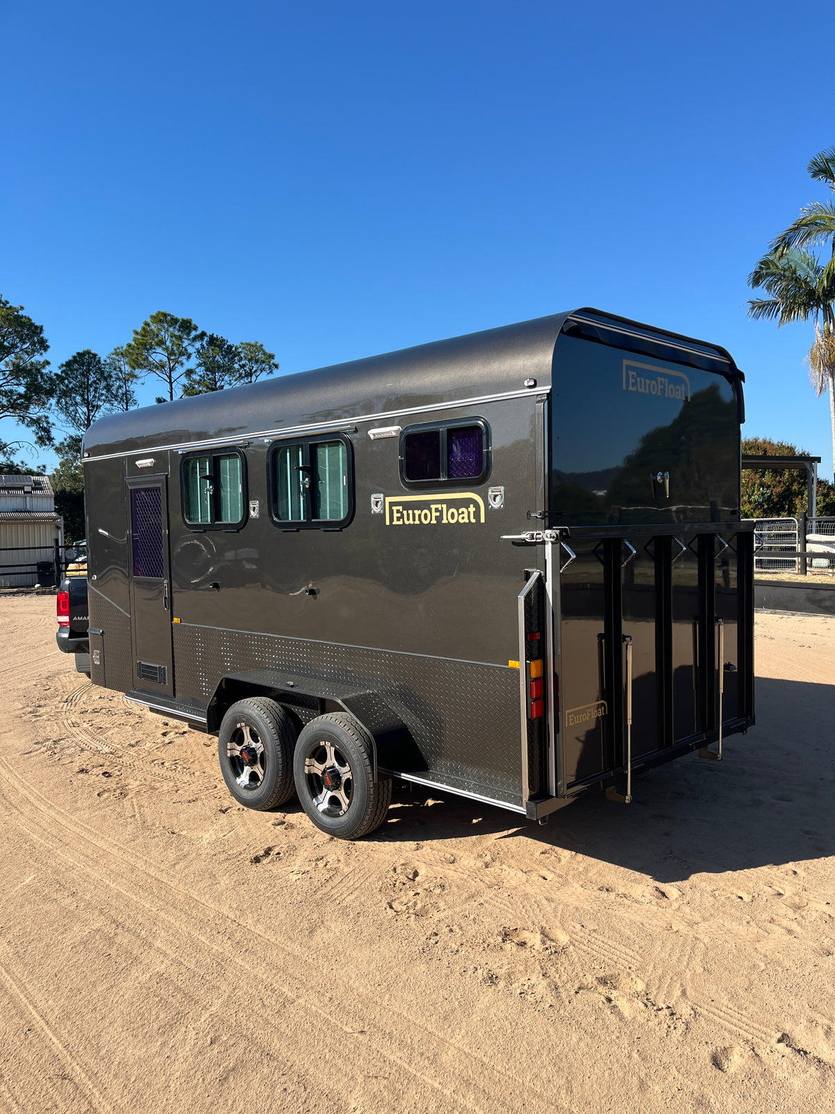 2 Horse Angle Load Camper Float Mid Overnighter SN 2.0