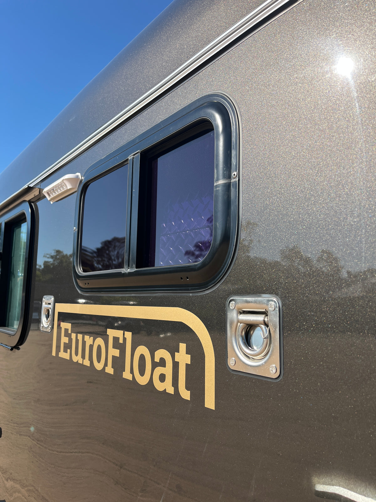 2 Horse Angle Load Camper Float Mid Overnighter SN 2.0