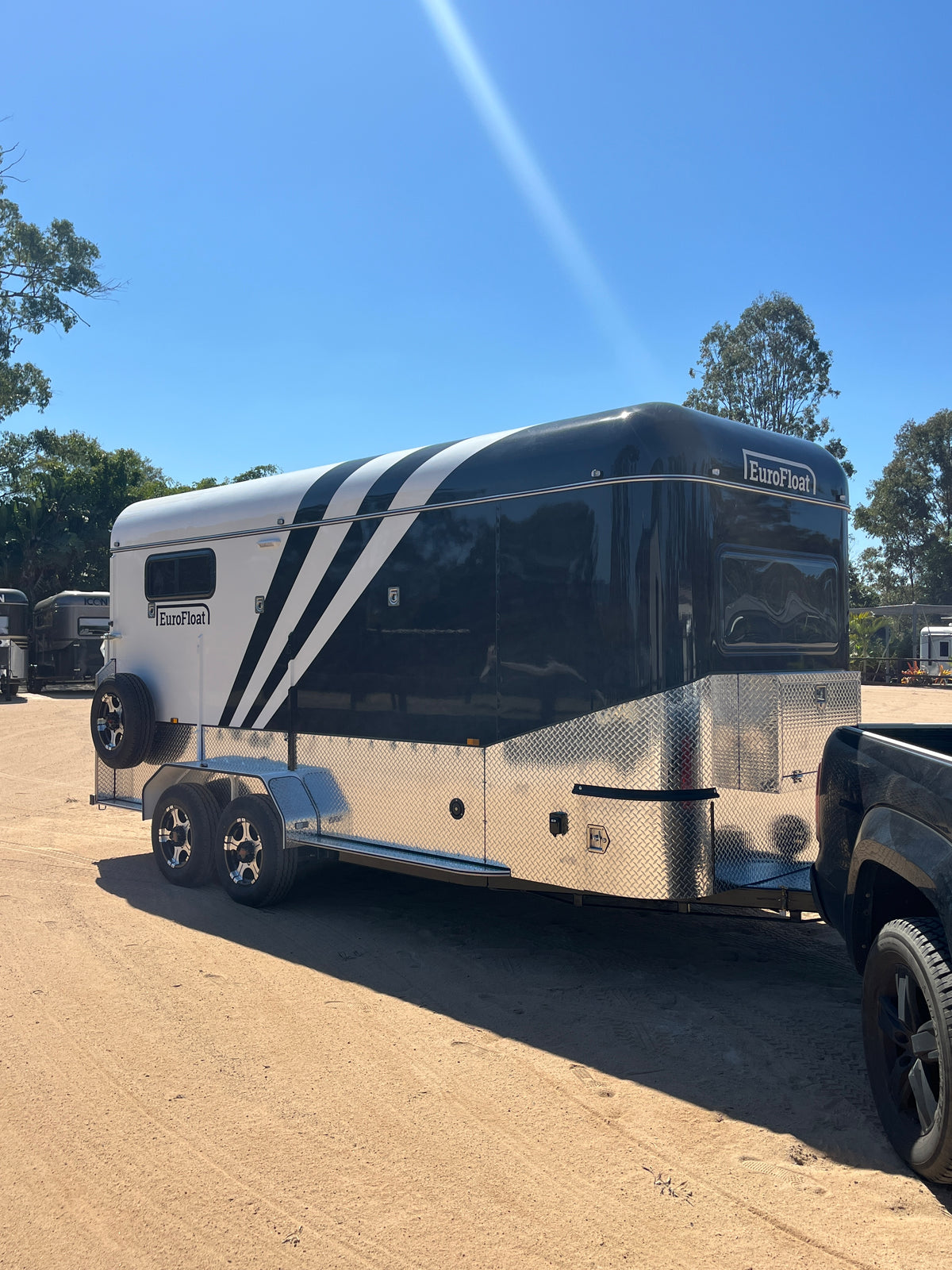 2 Horse Angle Load Camper Float Mid Overnighter SN 2.1