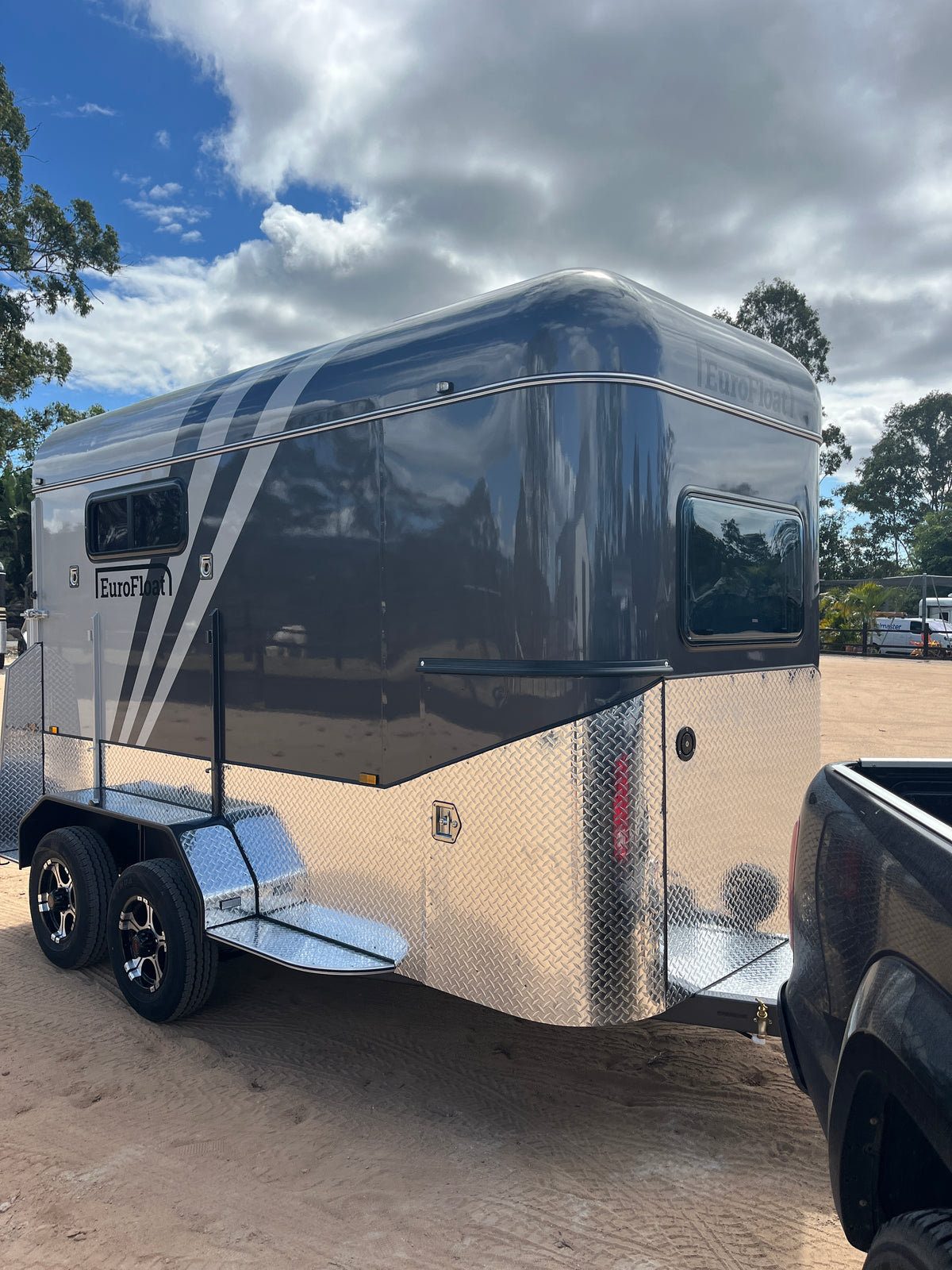 2 Horse Straight Load Camper Float L600 SN