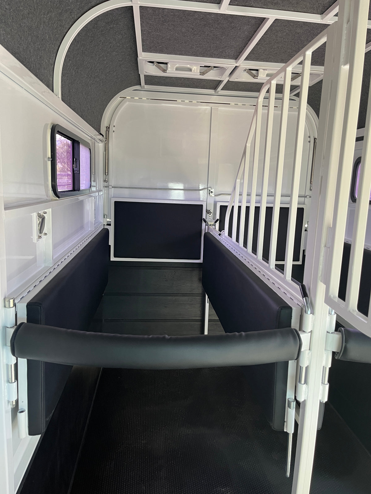 2 Horse Straight Load Camper Float L600 SN