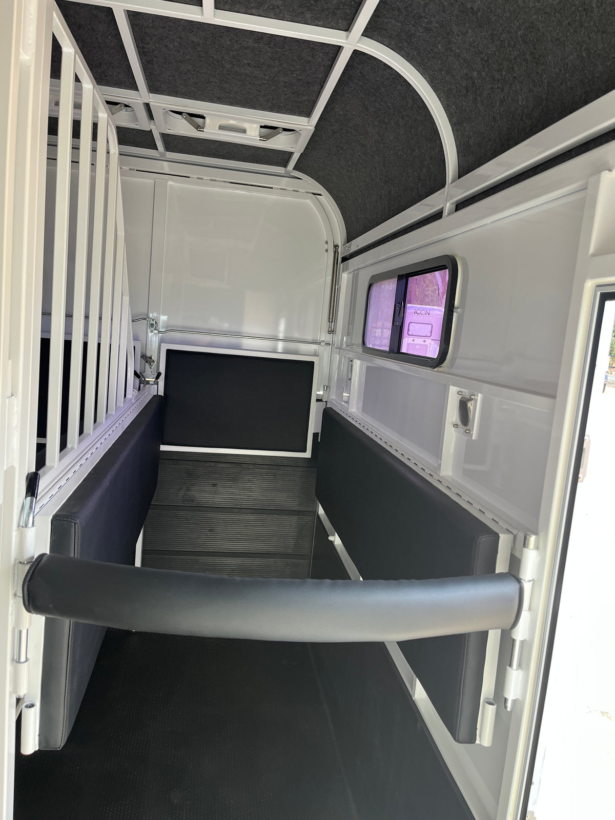 2 Horse Straight Load Camper Float L600 SN