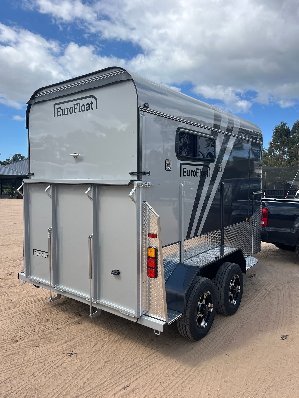 2 Horse Straight Load Camper Float L600 SN