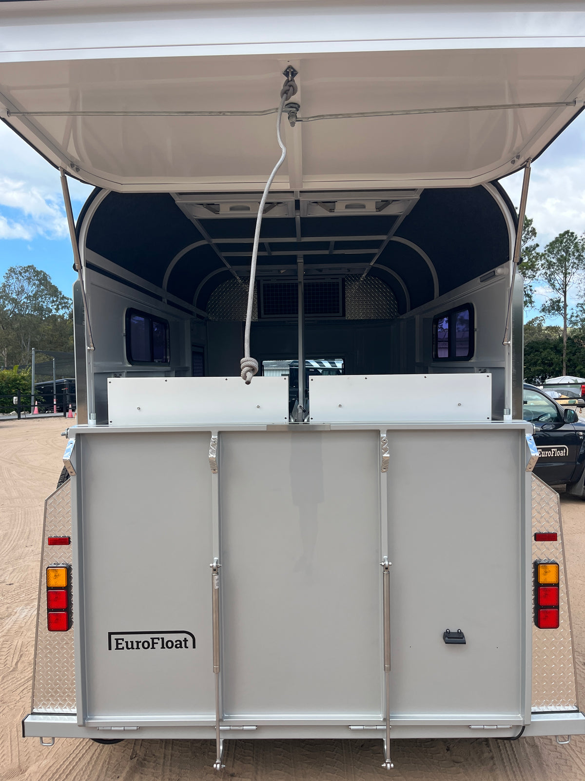 2 Horse Straight Load Camper Float L600 SN