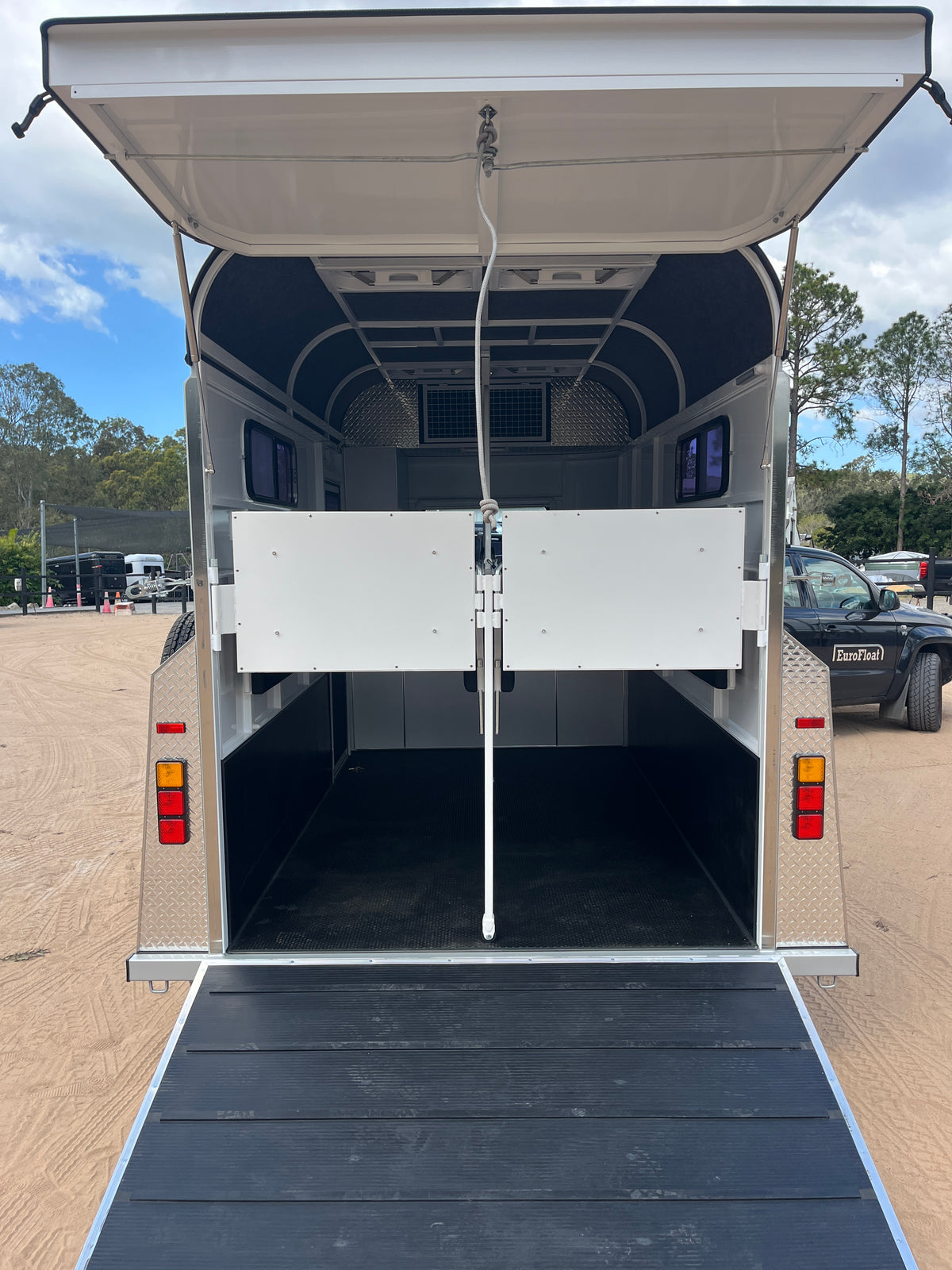 2 Horse Straight Load Camper Float L600 SN