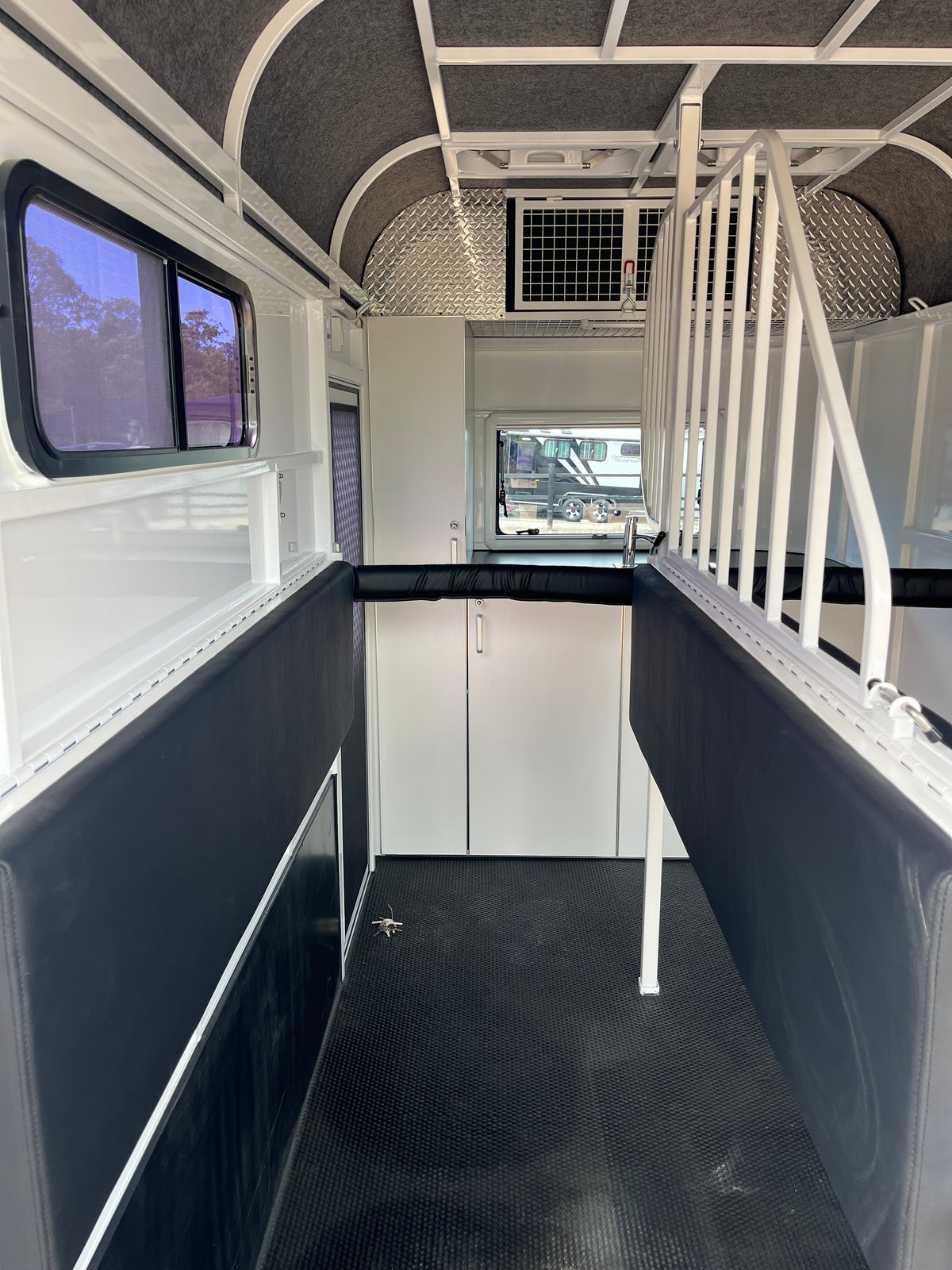 2 Horse Straight Load Camper Float L600 SN
