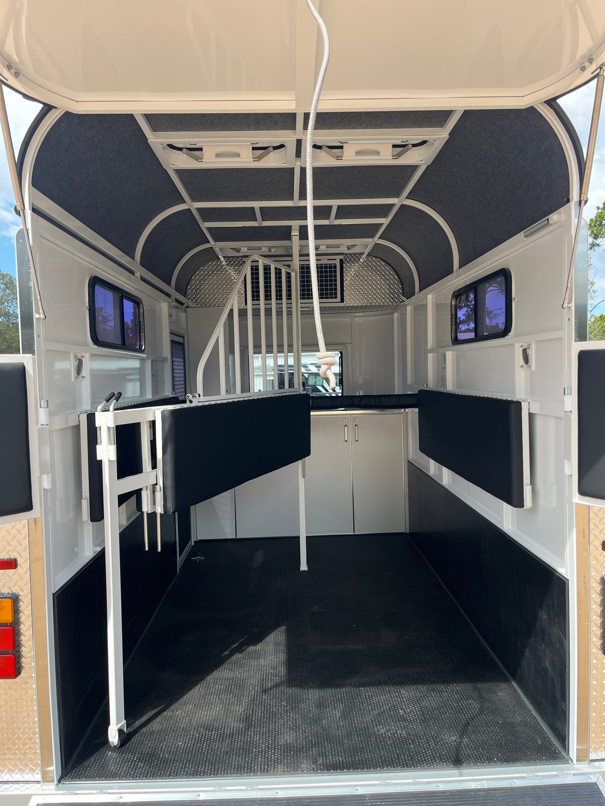 2 Horse Straight Load Camper Float L600 SN