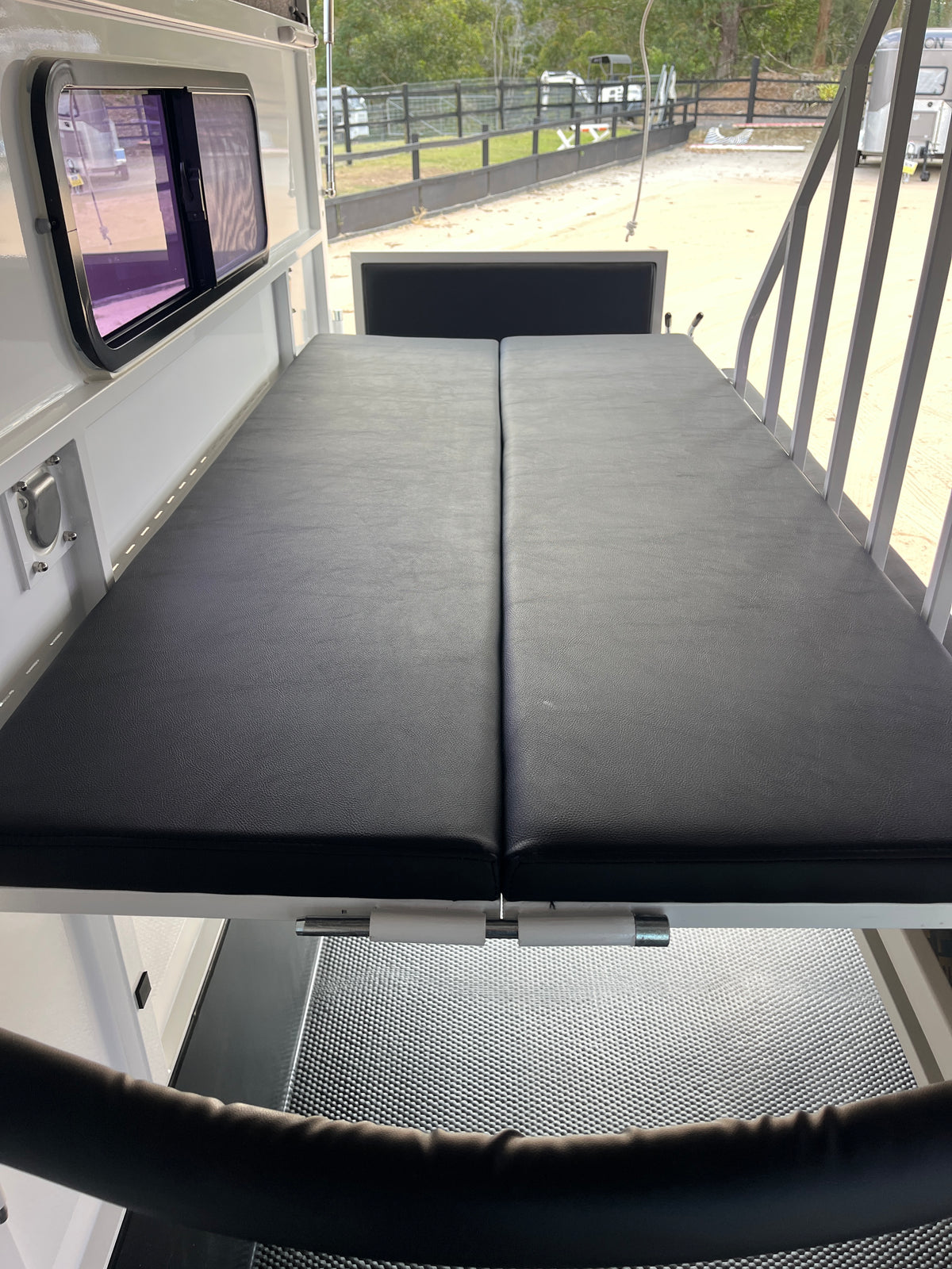 2 Horse Straight Load Camper Float L600 SN