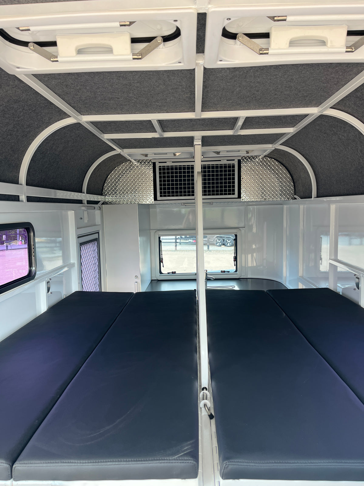 2 Horse Straight Load Camper Float L600 SN