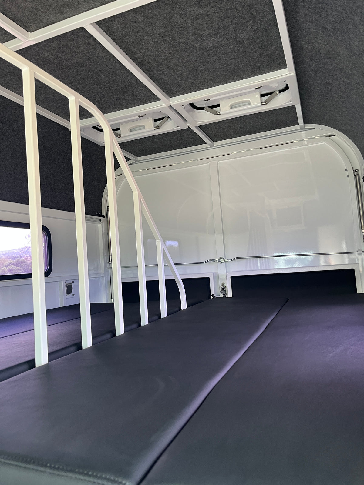 2 Horse Straight Load Camper Float L600 SN