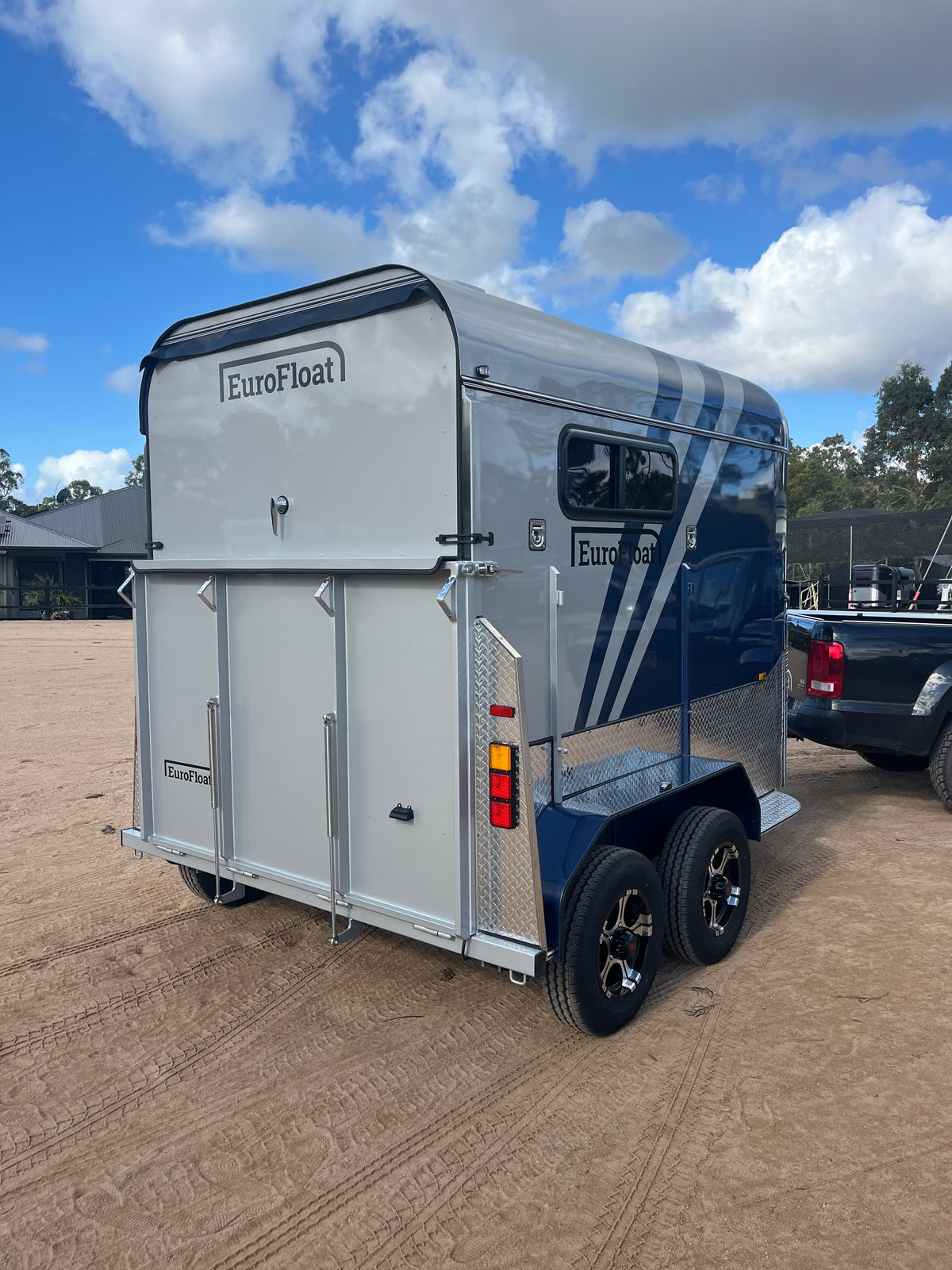 2 Horse Straight Load Float L400 RN Classic