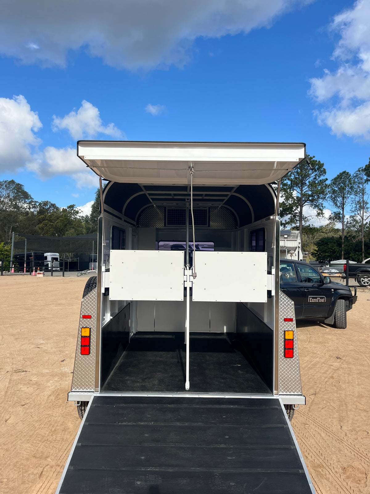 2 Horse Straight Load Float L400 RN Classic