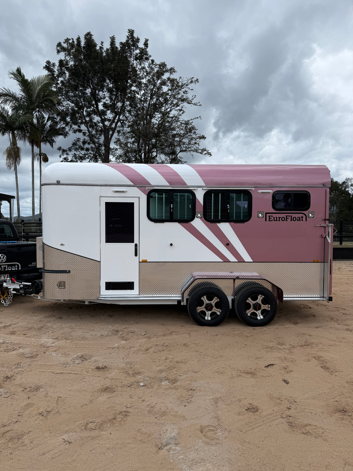 2 Horse Angle Load Camper Float Compact Overnighter SN 2.0
