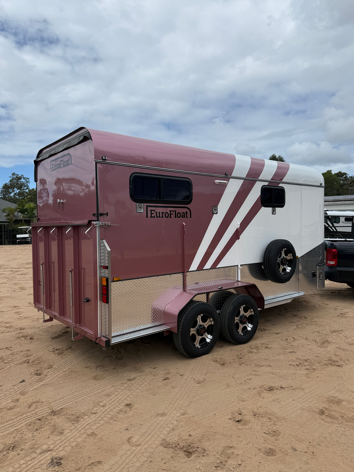 2 Horse Angle Load Camper Float Compact Overnighter SN 2.0