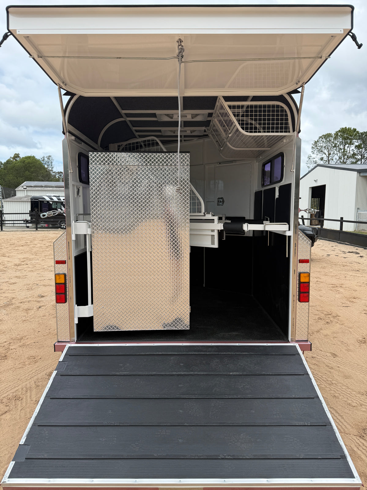 2 Horse Angle Load Camper Float Compact Overnighter SN 2.0